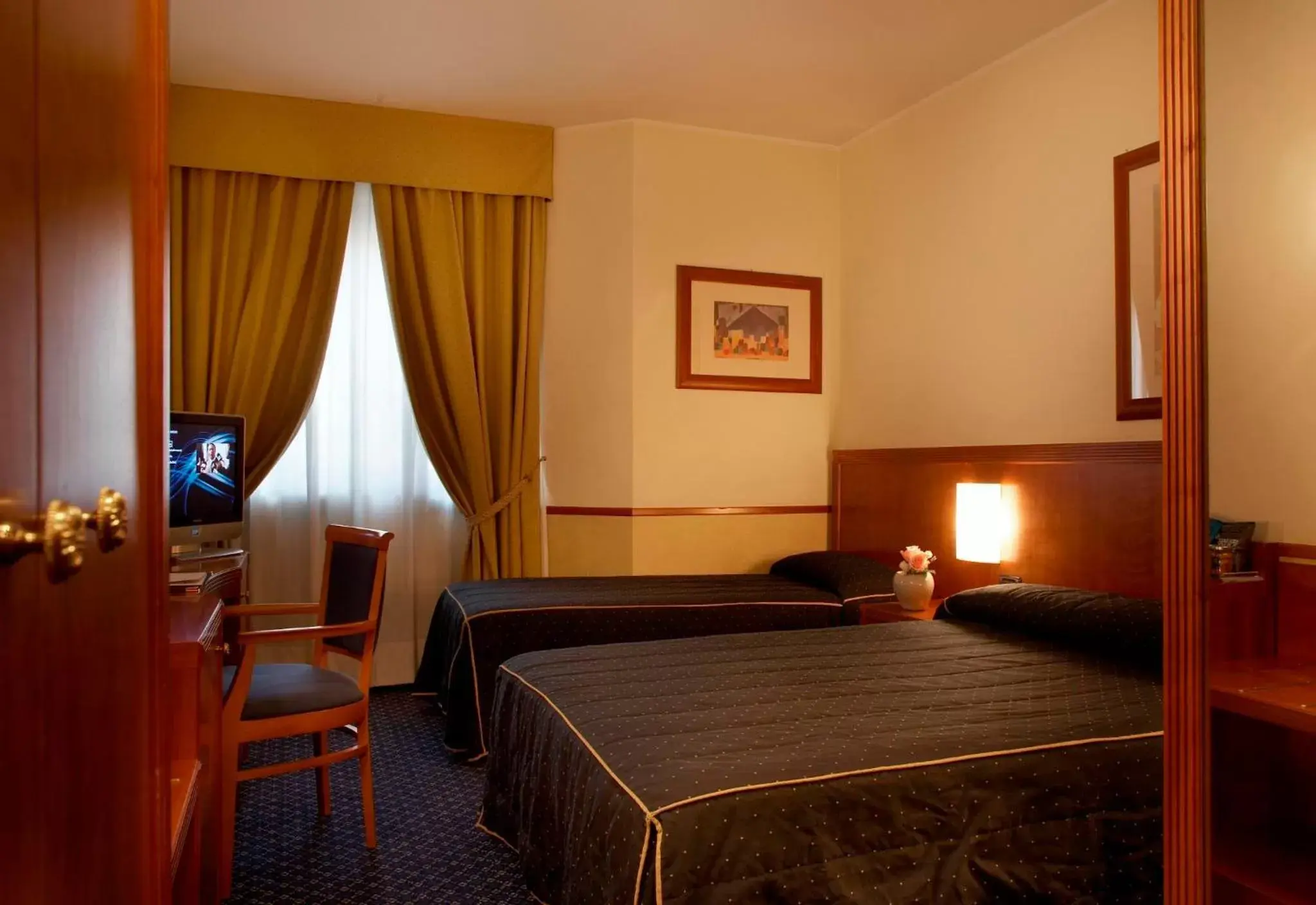 Photo of the whole room, Bed in Pacific Hotel Fortino