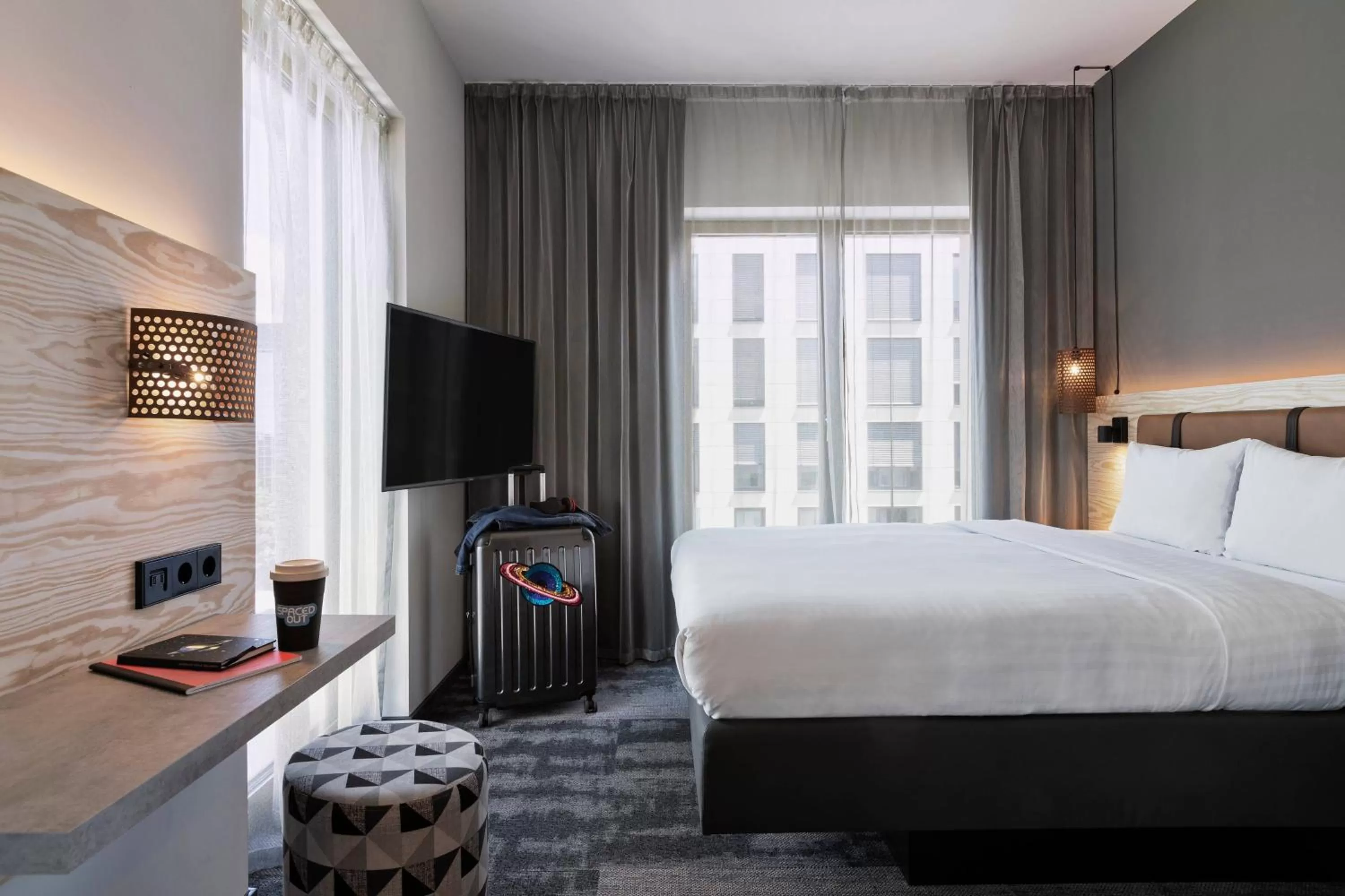 Photo of the whole room, Bed in Moxy Darmstadt