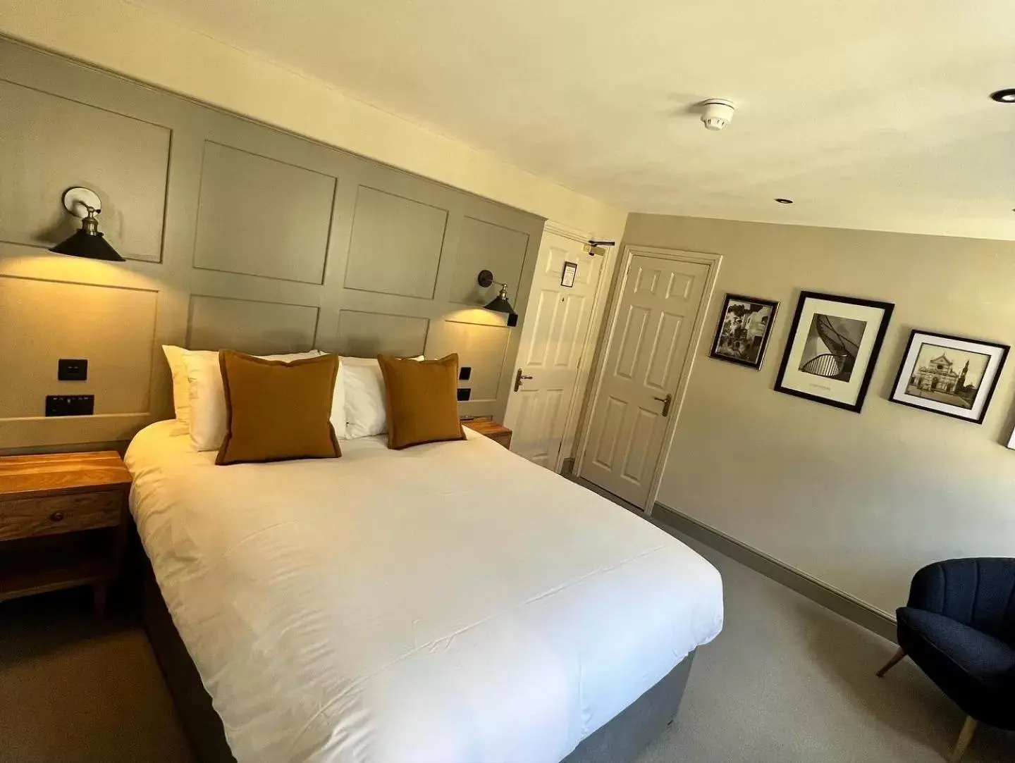 Bedroom, Bed in The Punchbowl Inn