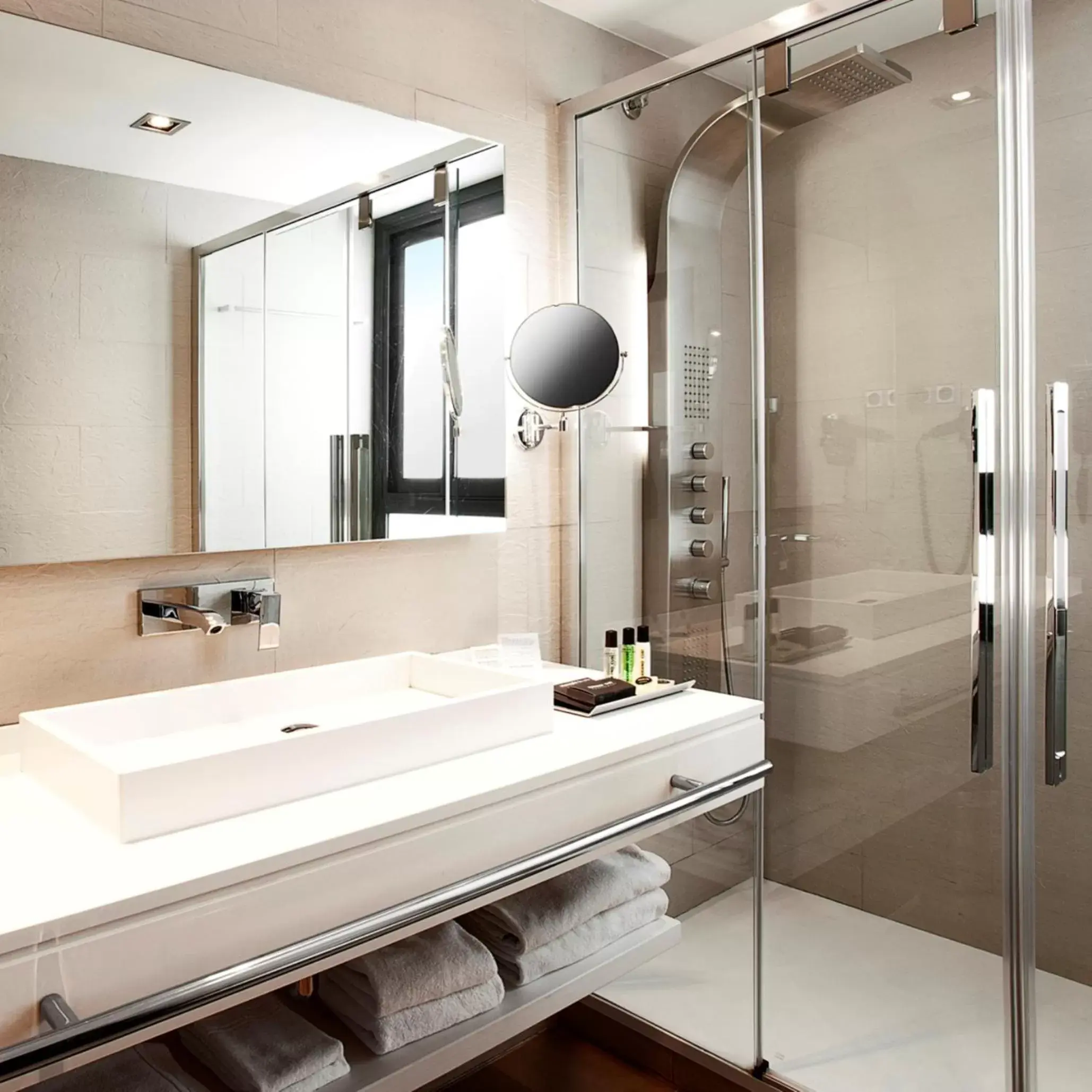 Shower, Bathroom in Aparthotel Mariano Cubi Barcelona