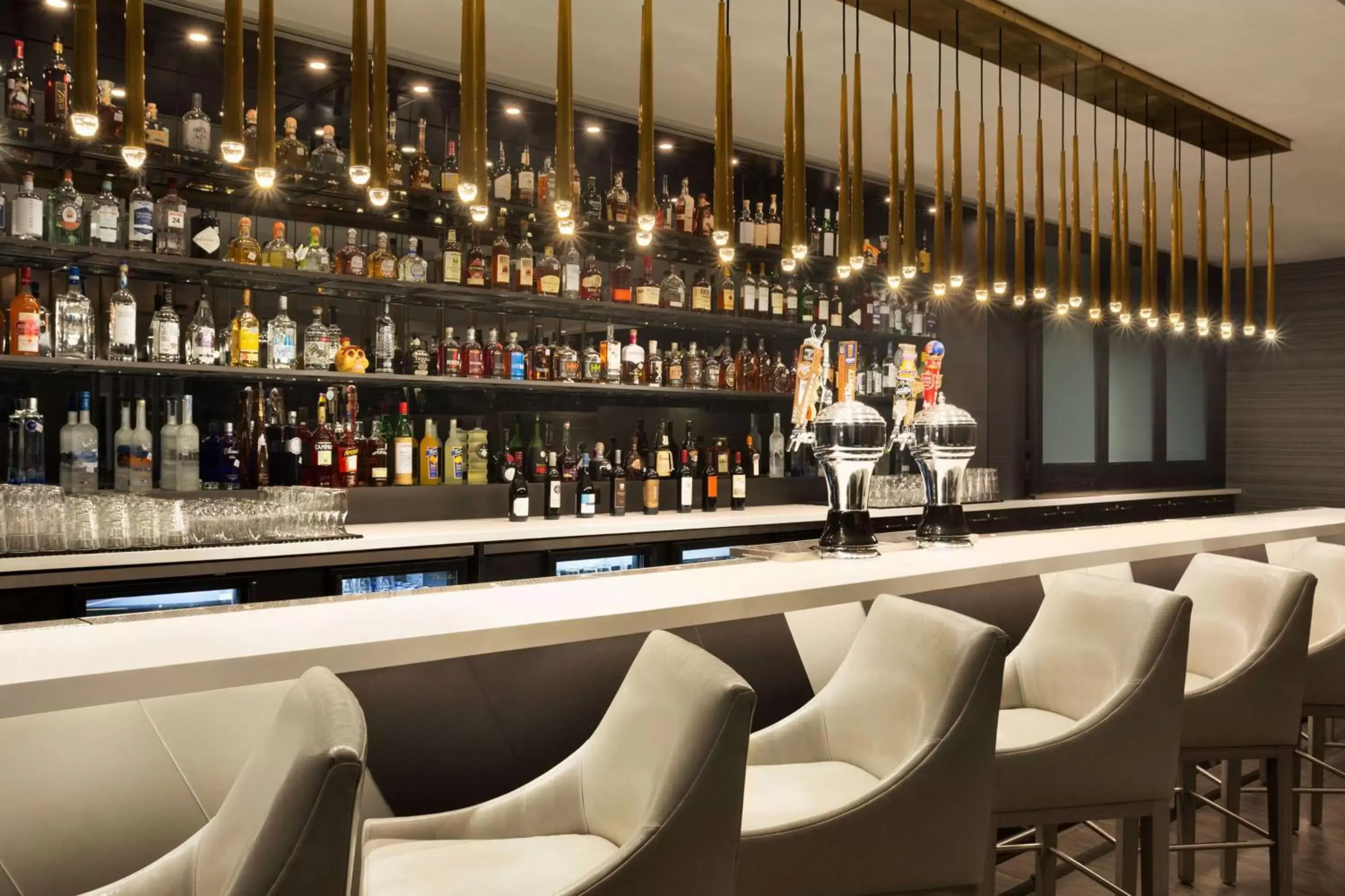 Lounge or bar, Lounge/Bar in Embassy Suites Dallas - DFW Airport North