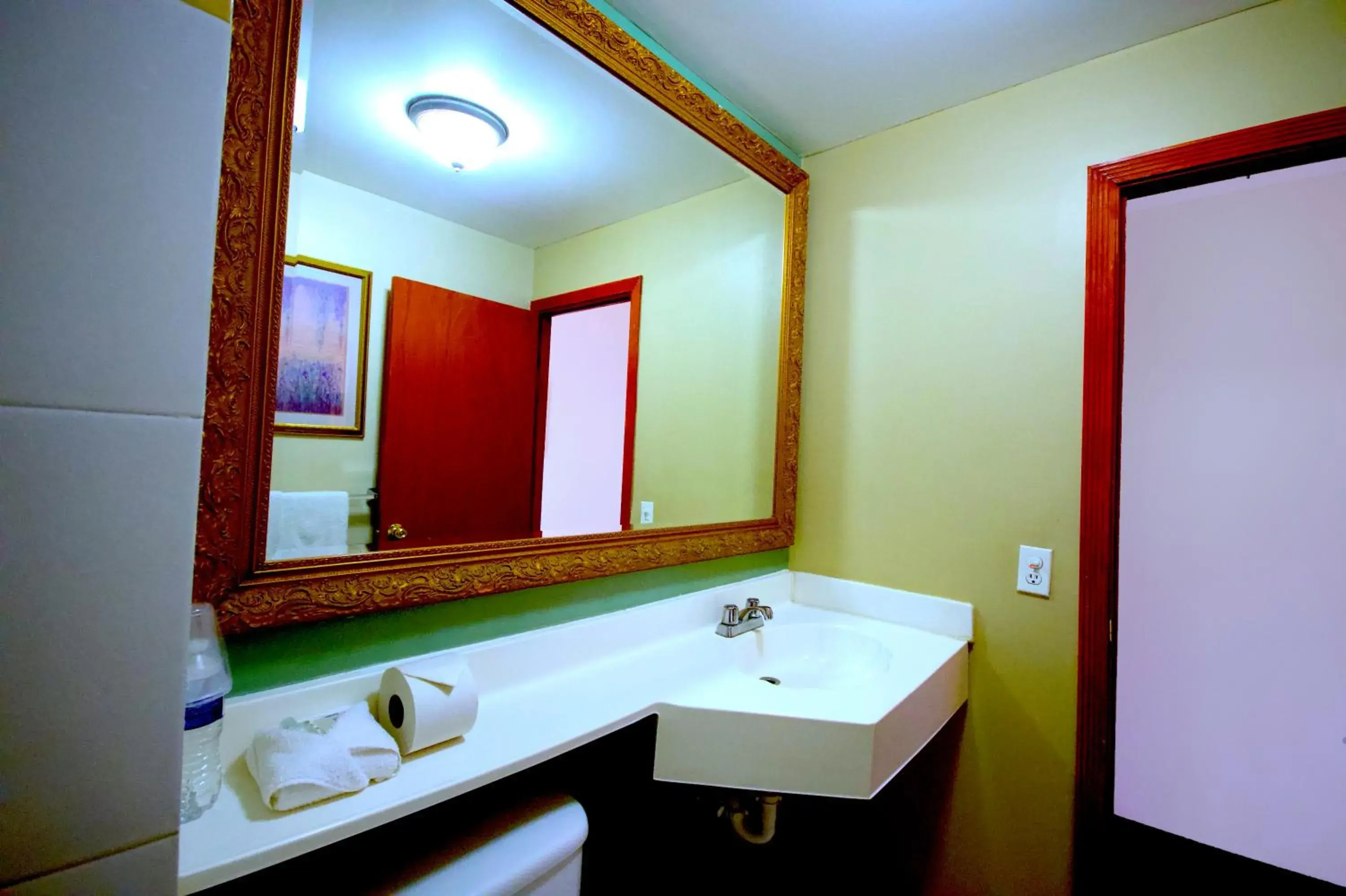 Bathroom in Hotel Consulado Inn