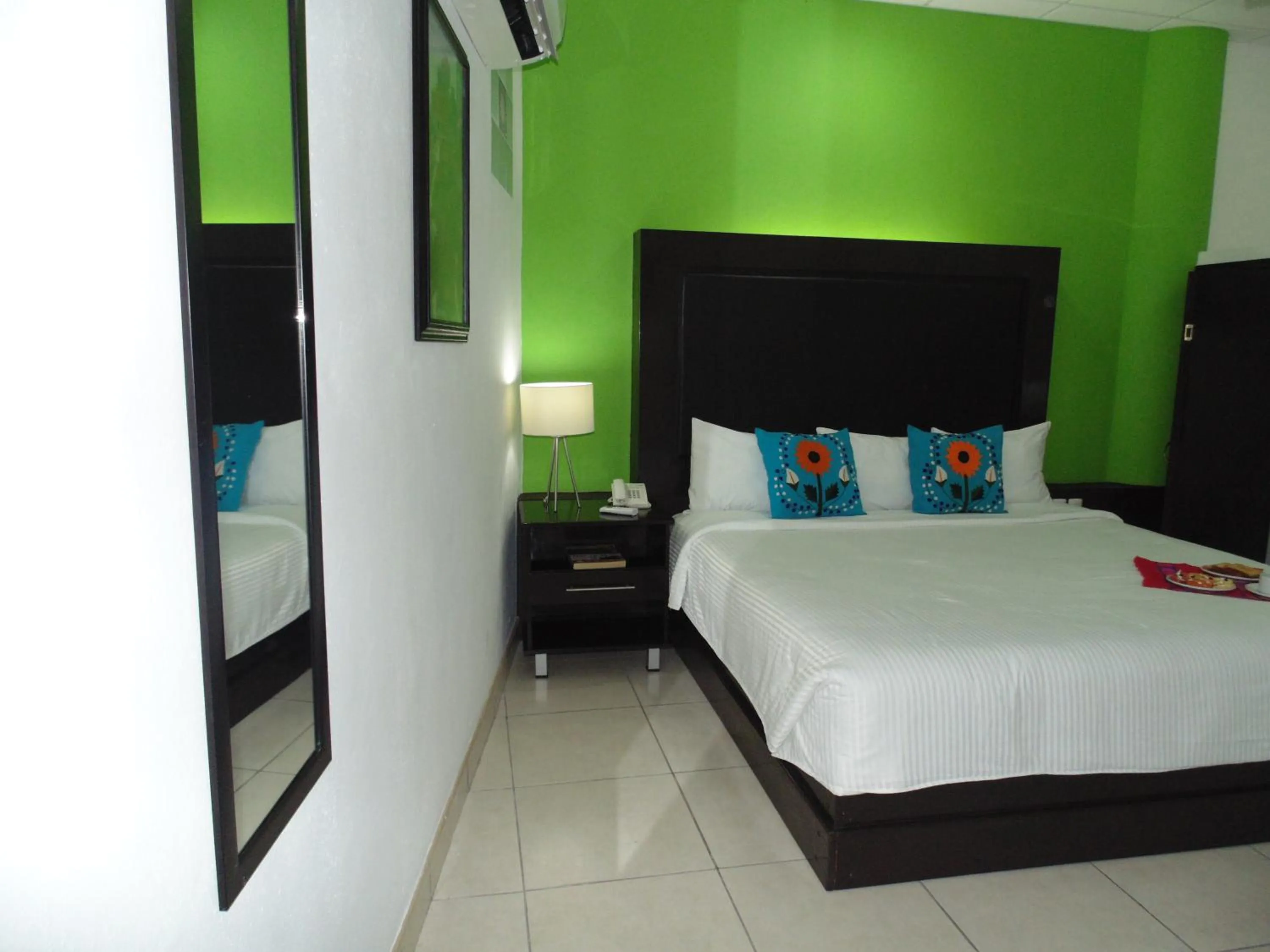 Photo of the whole room, Bed in Chiapas Hotel Express, Tuxtla Gutierrez