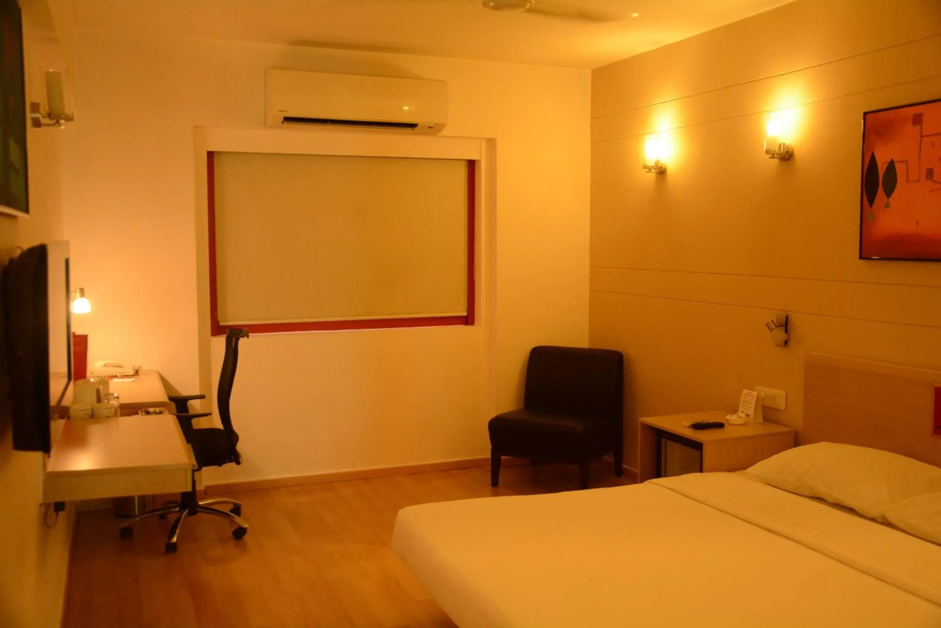 Photo of the whole room, Bed in Red Fox by Lemon Tree Hotels, Jaipur Photo of the whole room, Bed in Red Fox by Lemon Tree Hotels, Jaipur