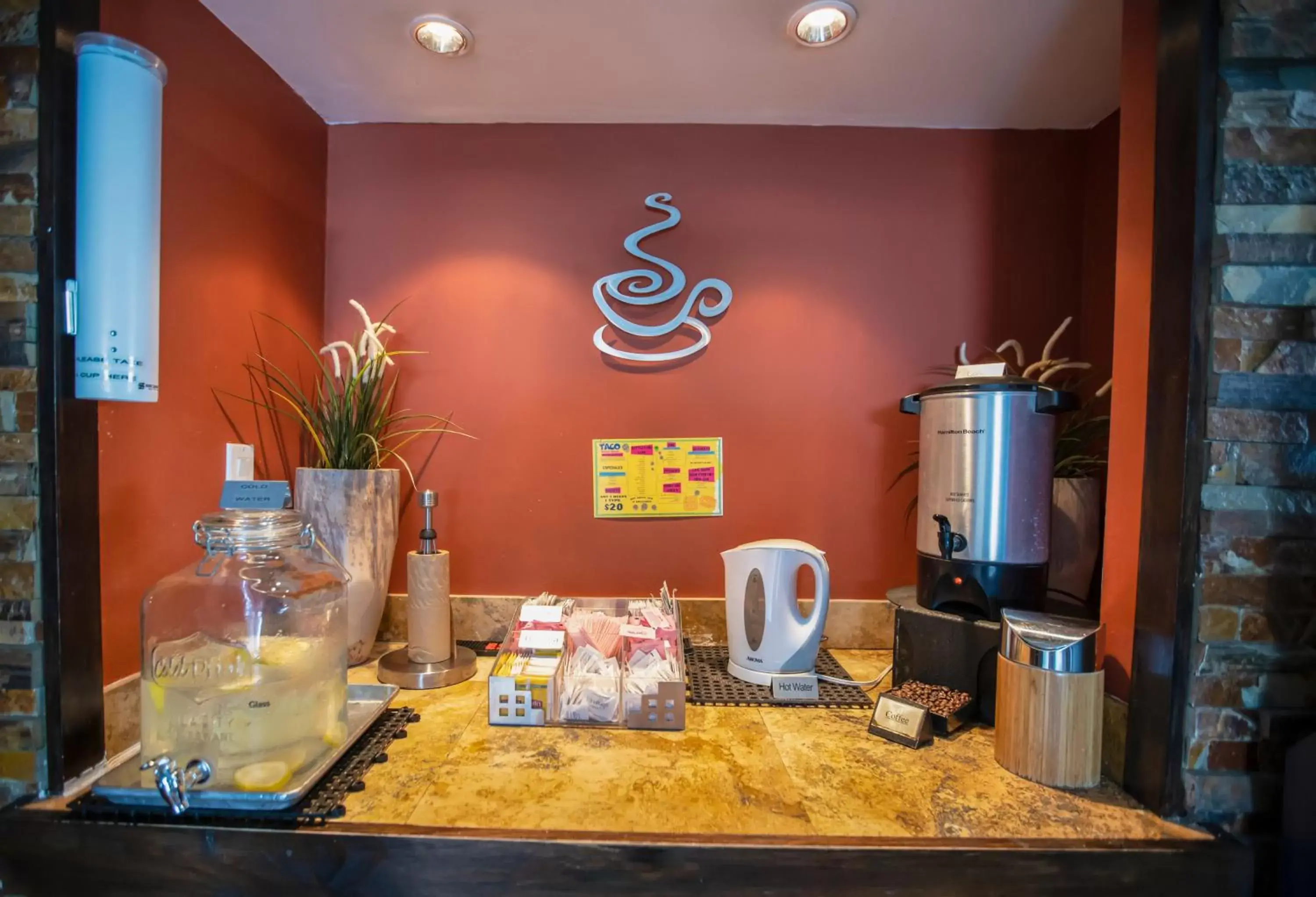 Coffee/tea facilities in Hollywood Beach Suites and Hotel