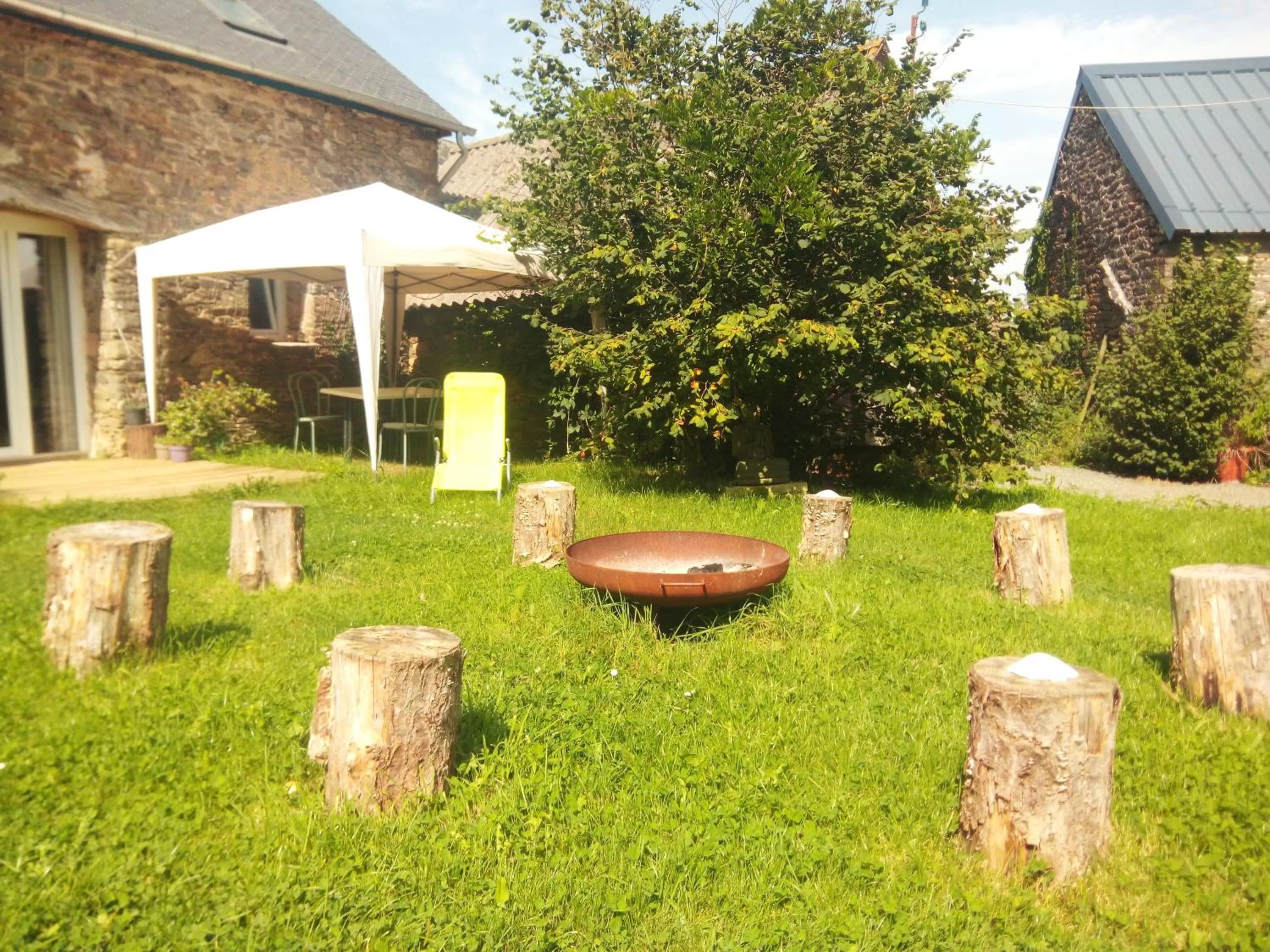 Garden in Le Jardin Enchanteur, chaleureuse maison d'hôtes calme et accueillante