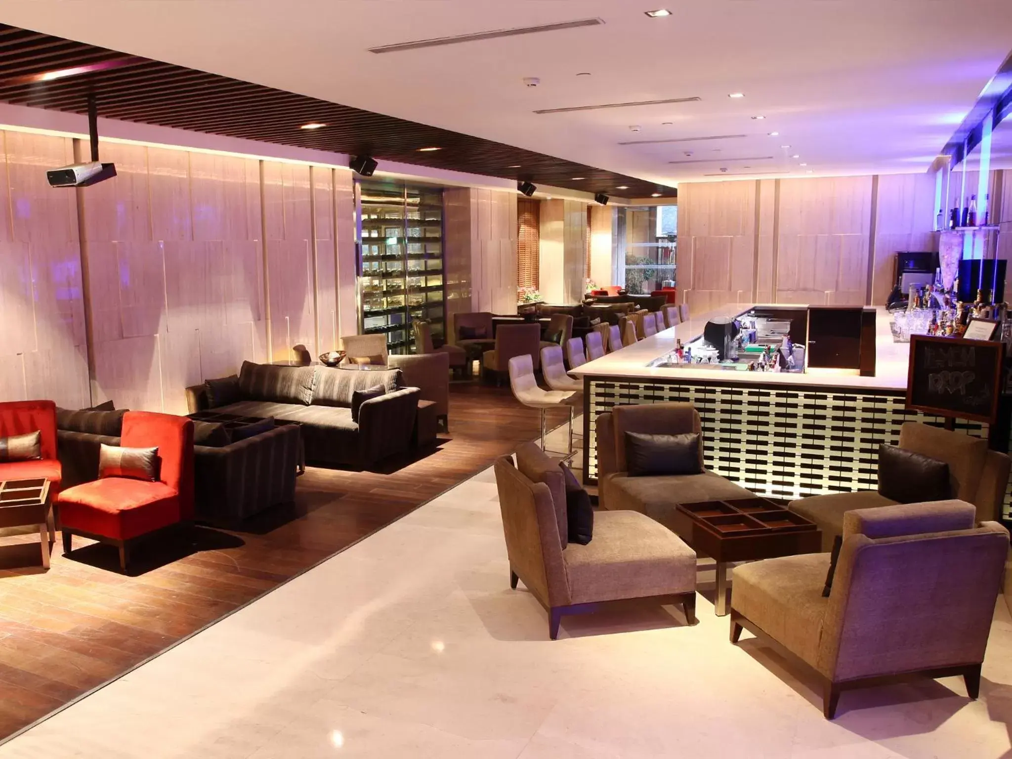 Lounge or bar, Restaurant/Places to Eat in The LaLiT New Delhi