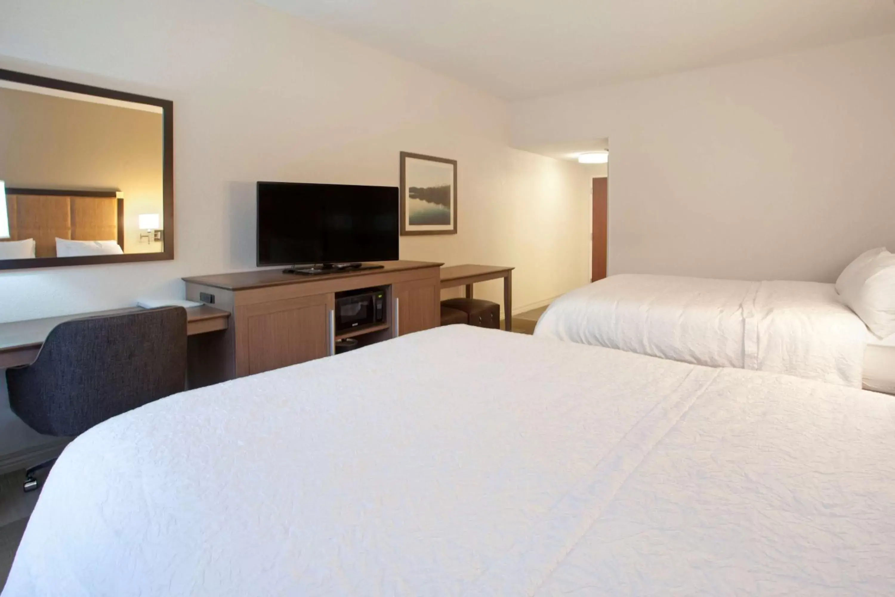 Bed in Hampton Inn & Suites Nashville-Smyrna