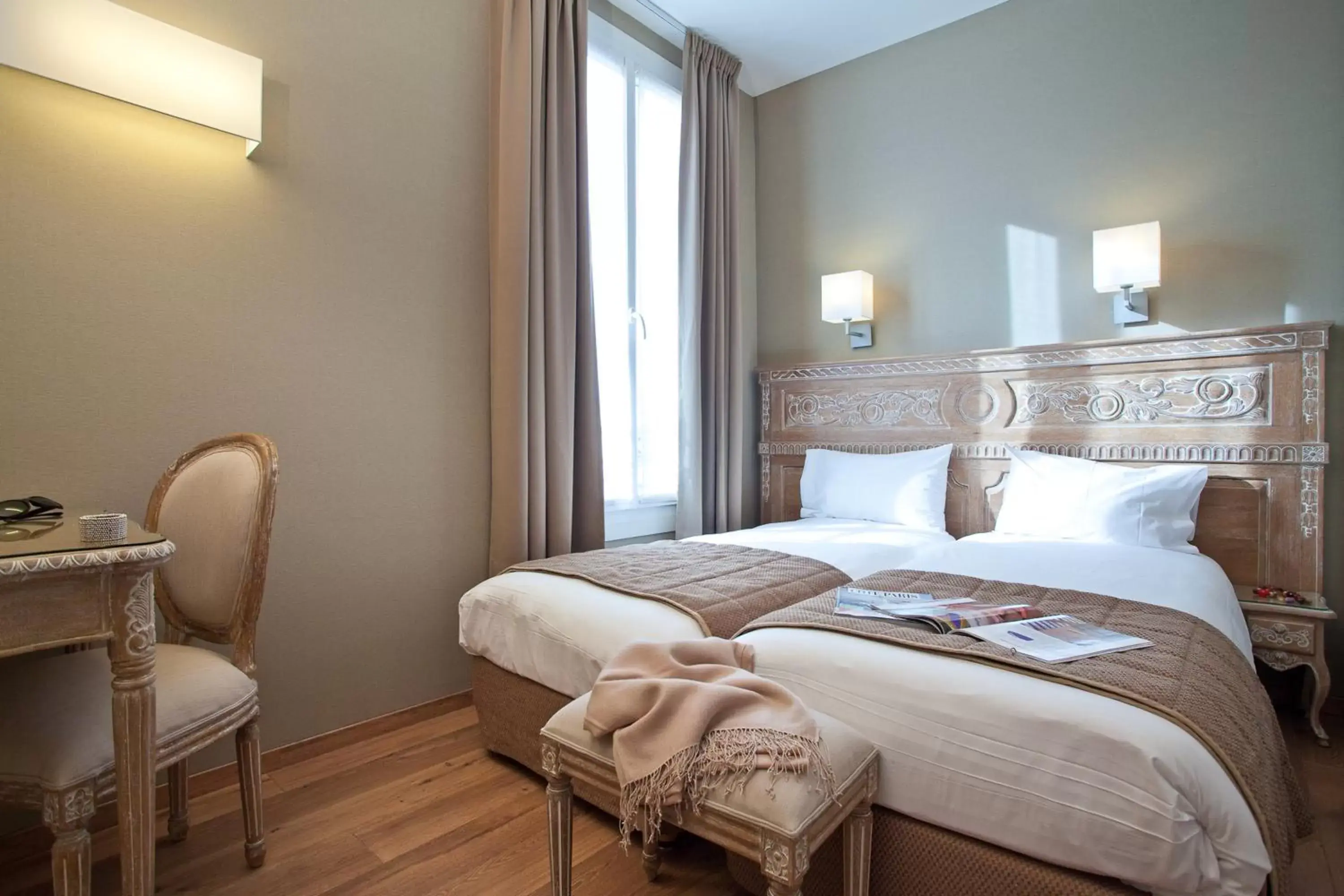 Bedroom, Bed in Hôtel Du Printemps