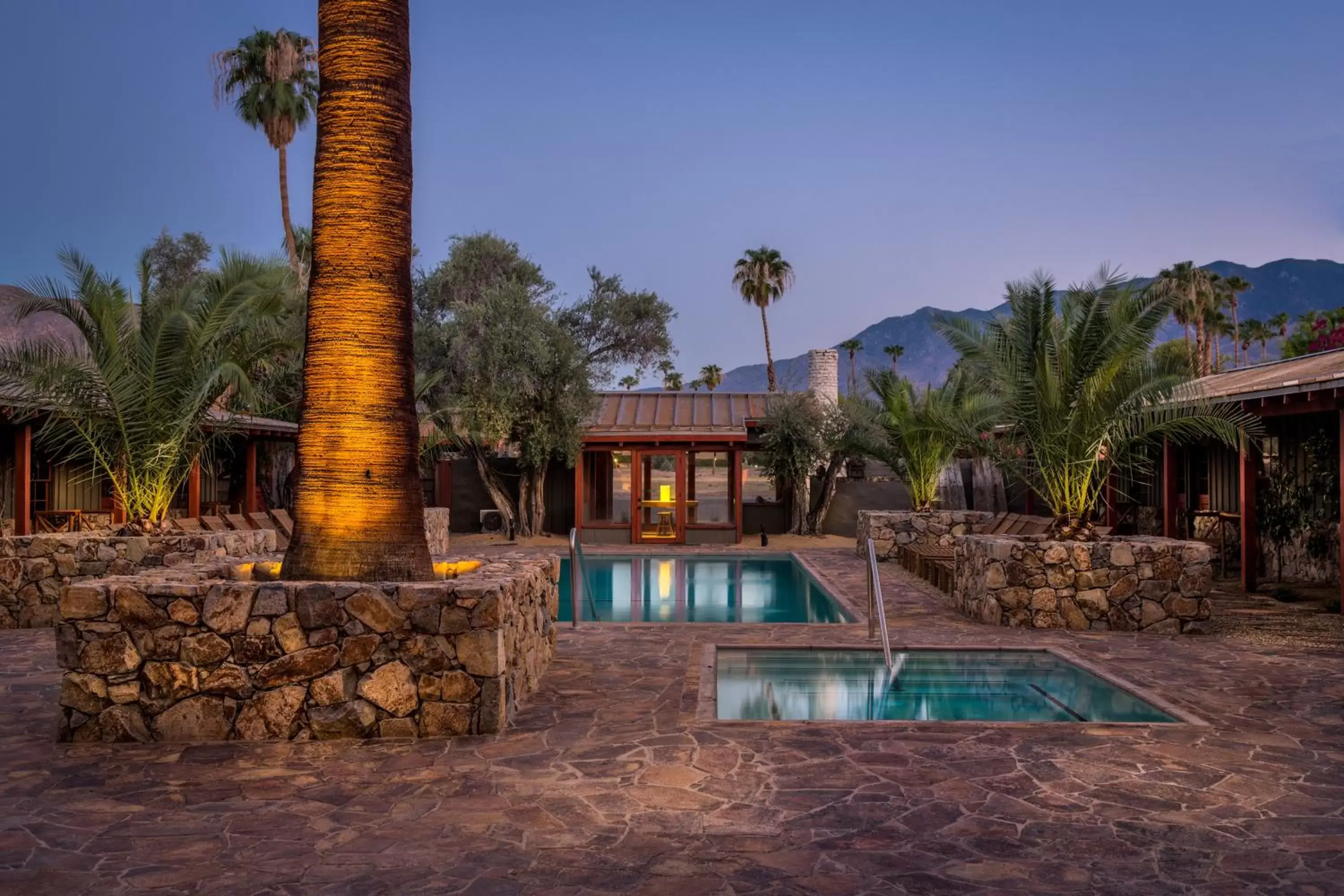 Property building in Sparrows Lodge Property building in Sparrows Lodge