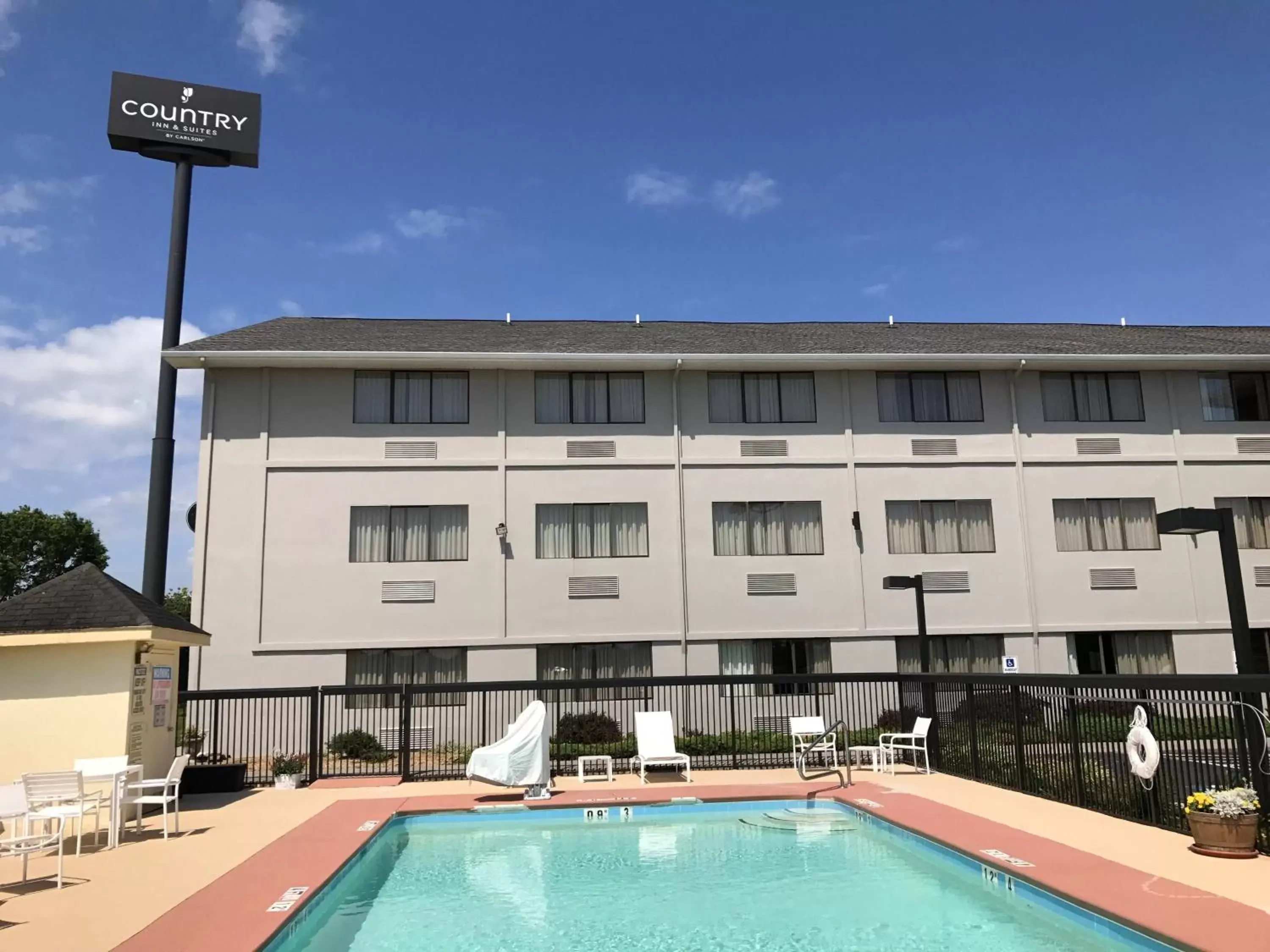 Swimming Pool in Country Inn & Suites by Radisson, Abingdon, VA