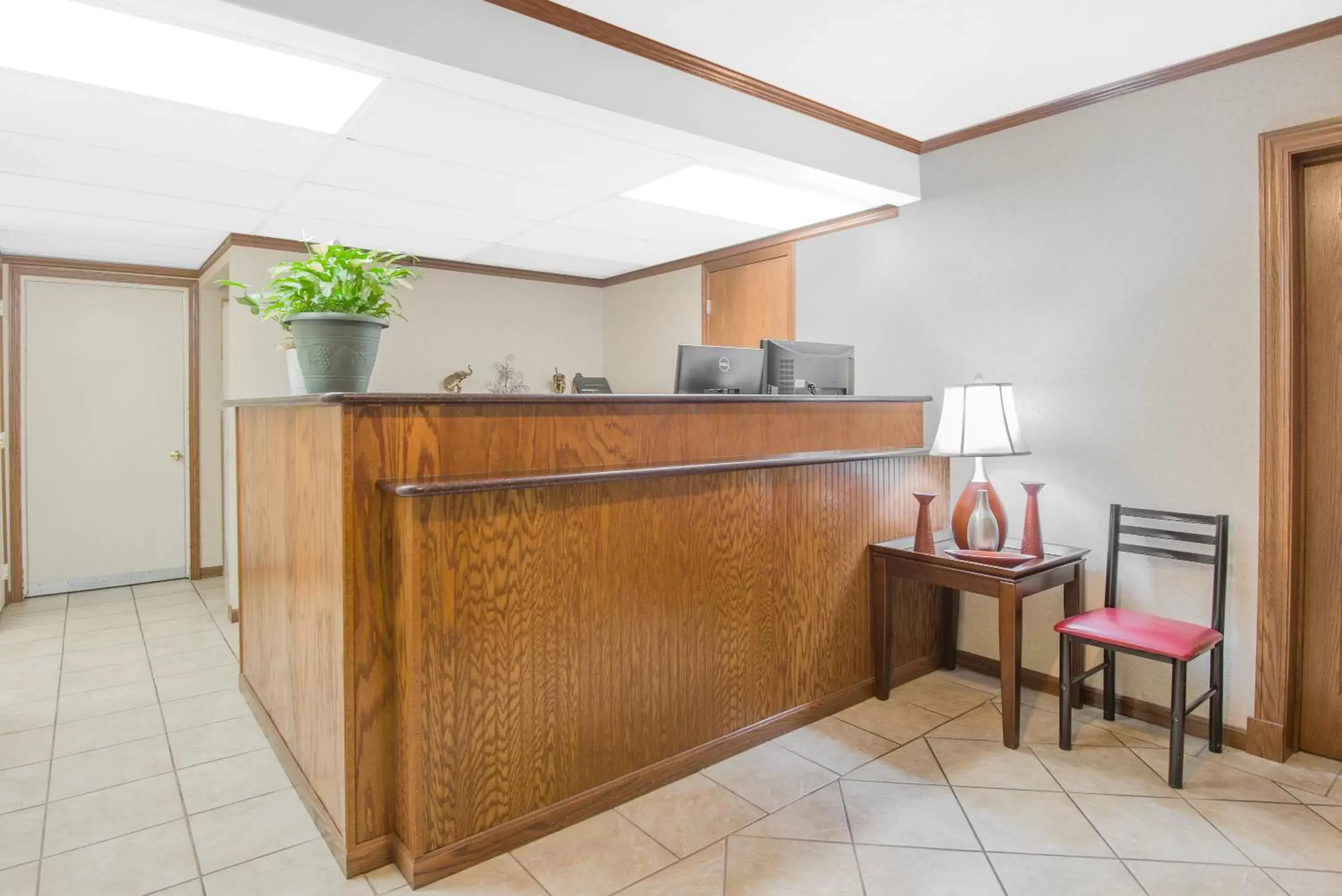 Lobby or reception in Travelodge by Wyndham Mansfield Lobby or reception in Travelodge by Wyndham Mansfield