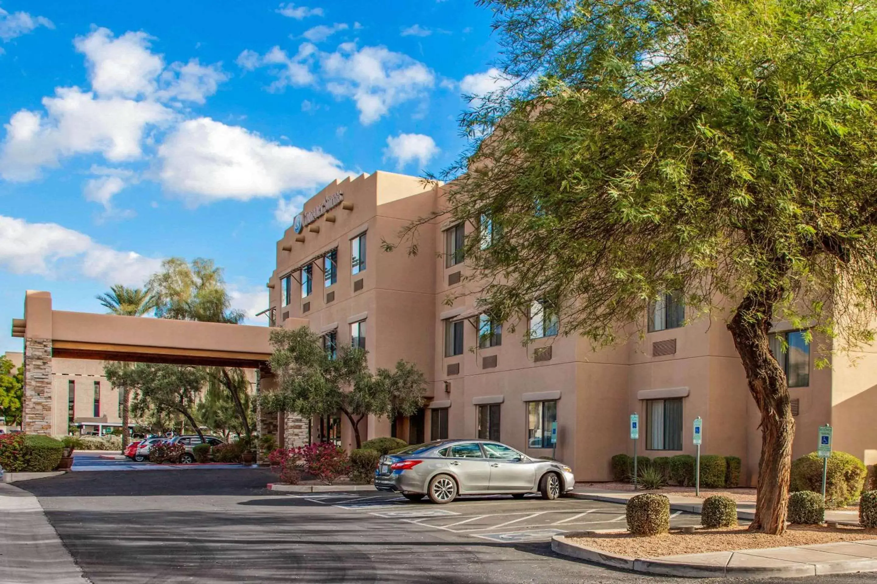 Property Building in Hotel Scottsdale