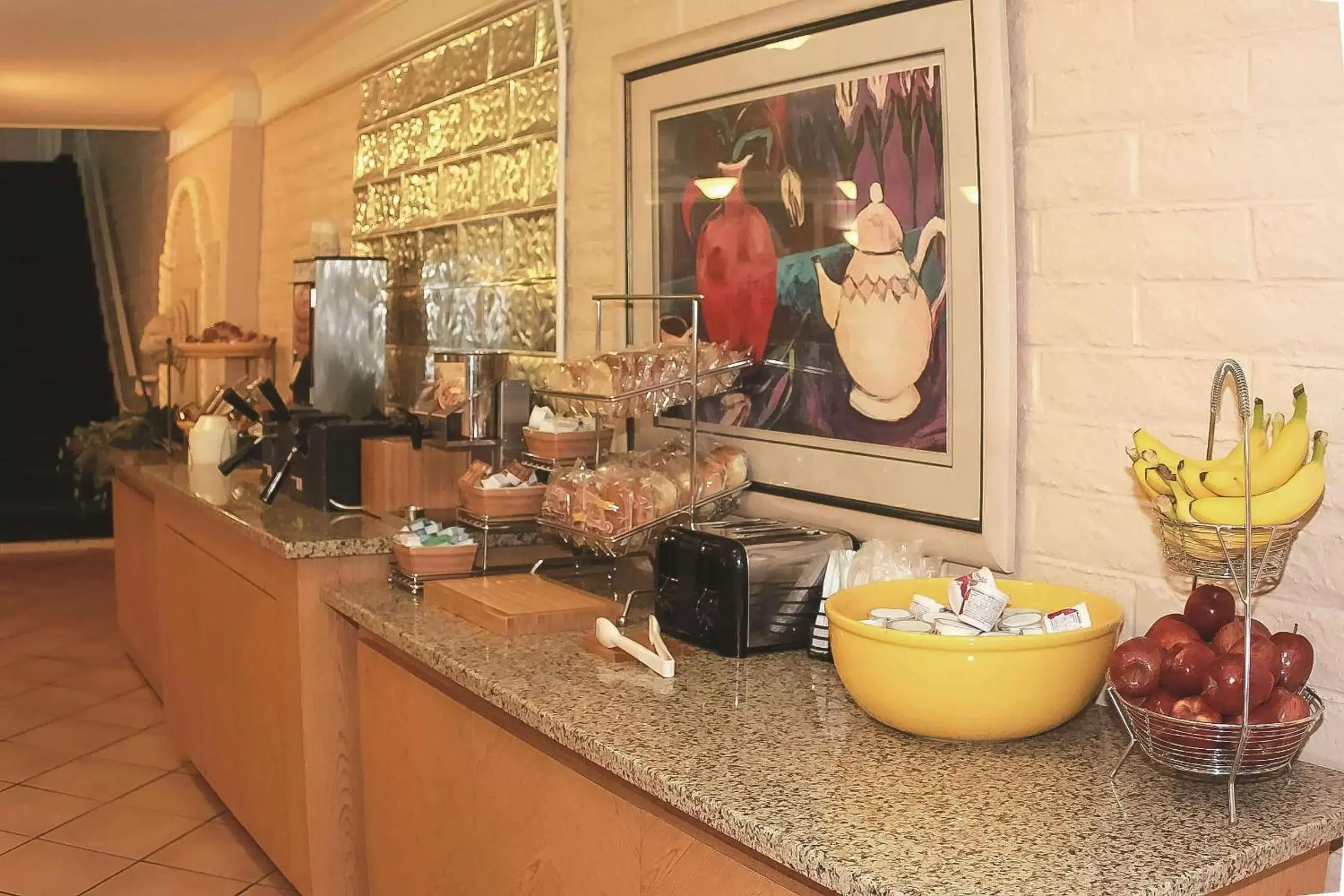 Restaurant/places to eat in La Quinta Inn by Wyndham Tyler Restaurant/places to eat in La Quinta Inn by Wyndham Tyler