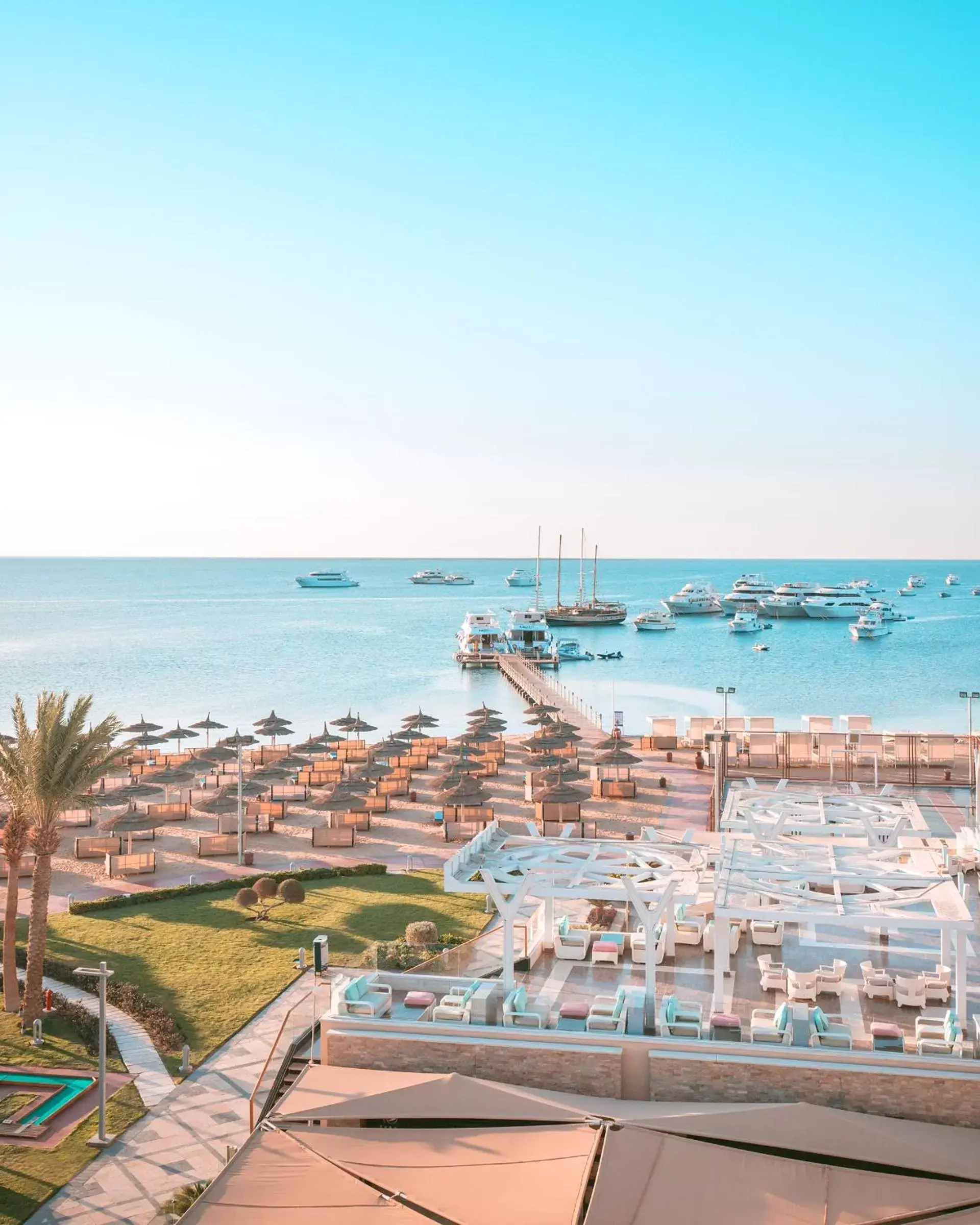 Beach in Pickalbatros White Beach Resort - Hurghada