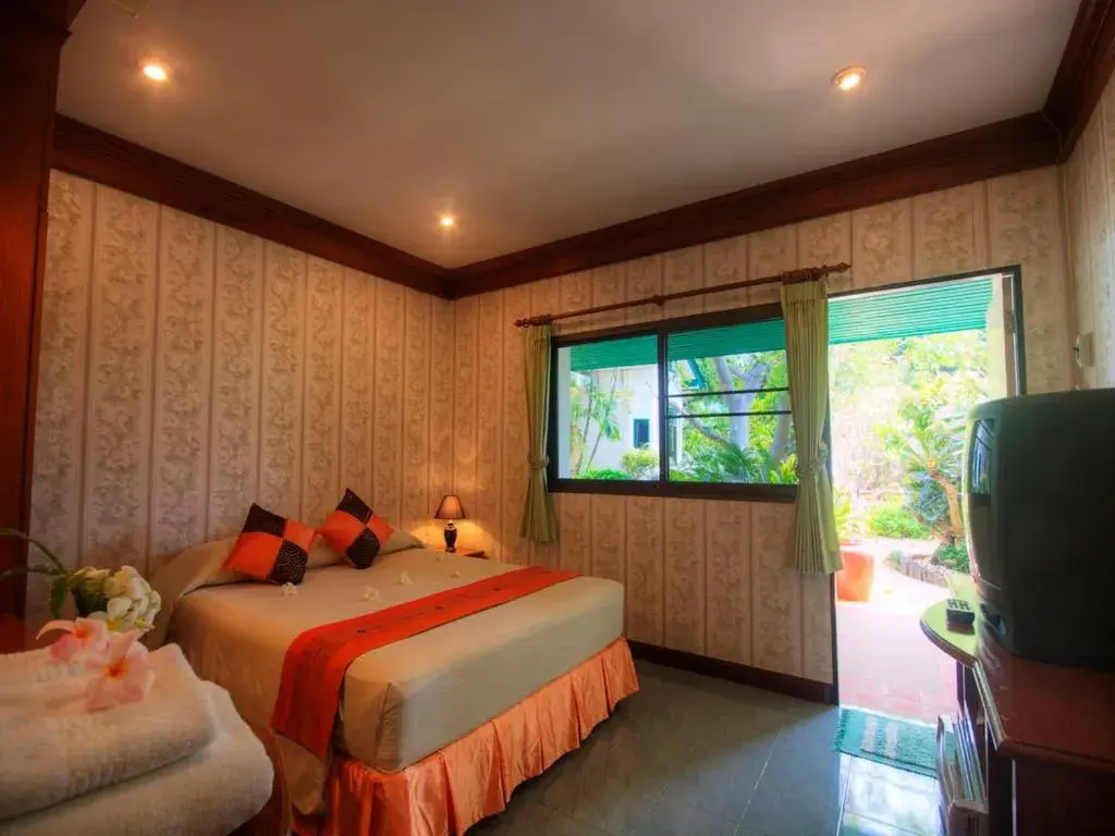 Photo of the whole room, Bed in Samroiyod Holiday Resort Photo of the whole room, Bed in Samroiyod Holiday Resort