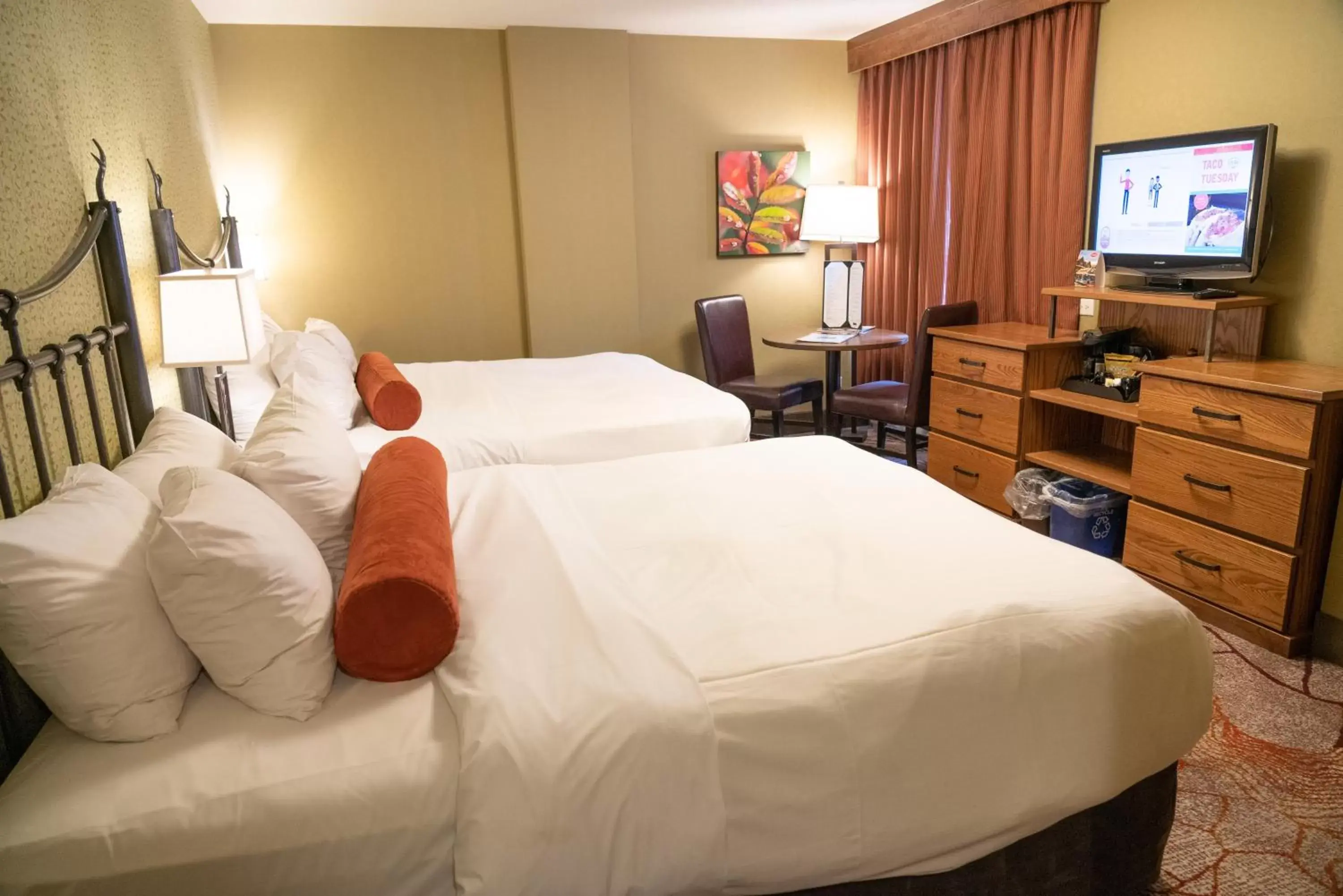 Photo of the whole room, Bed in Banff Caribou Lodge and Spa