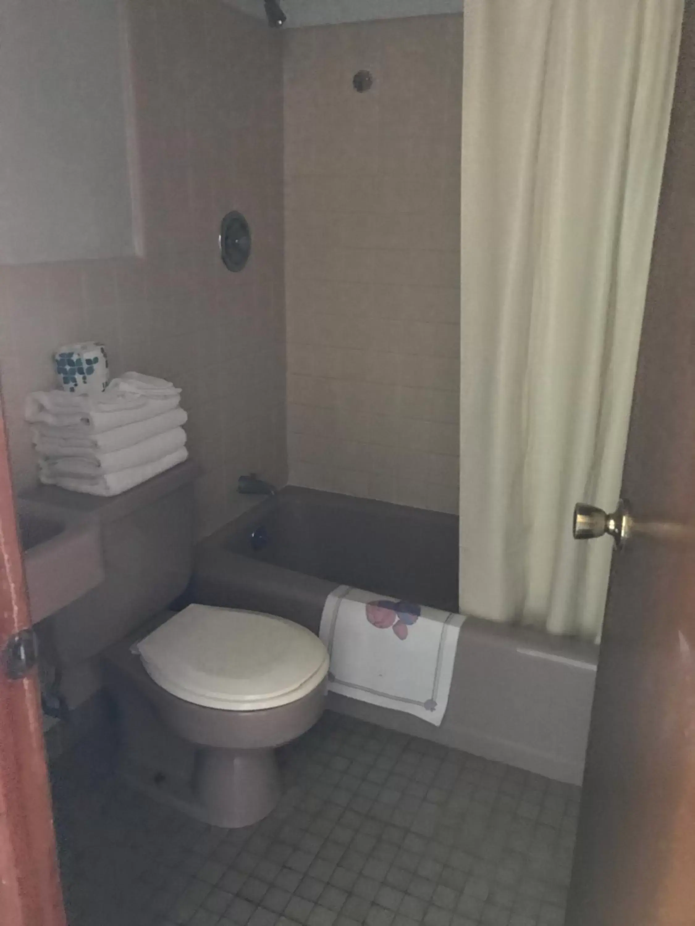 Bathroom in Yankee Clipper Resort Motel