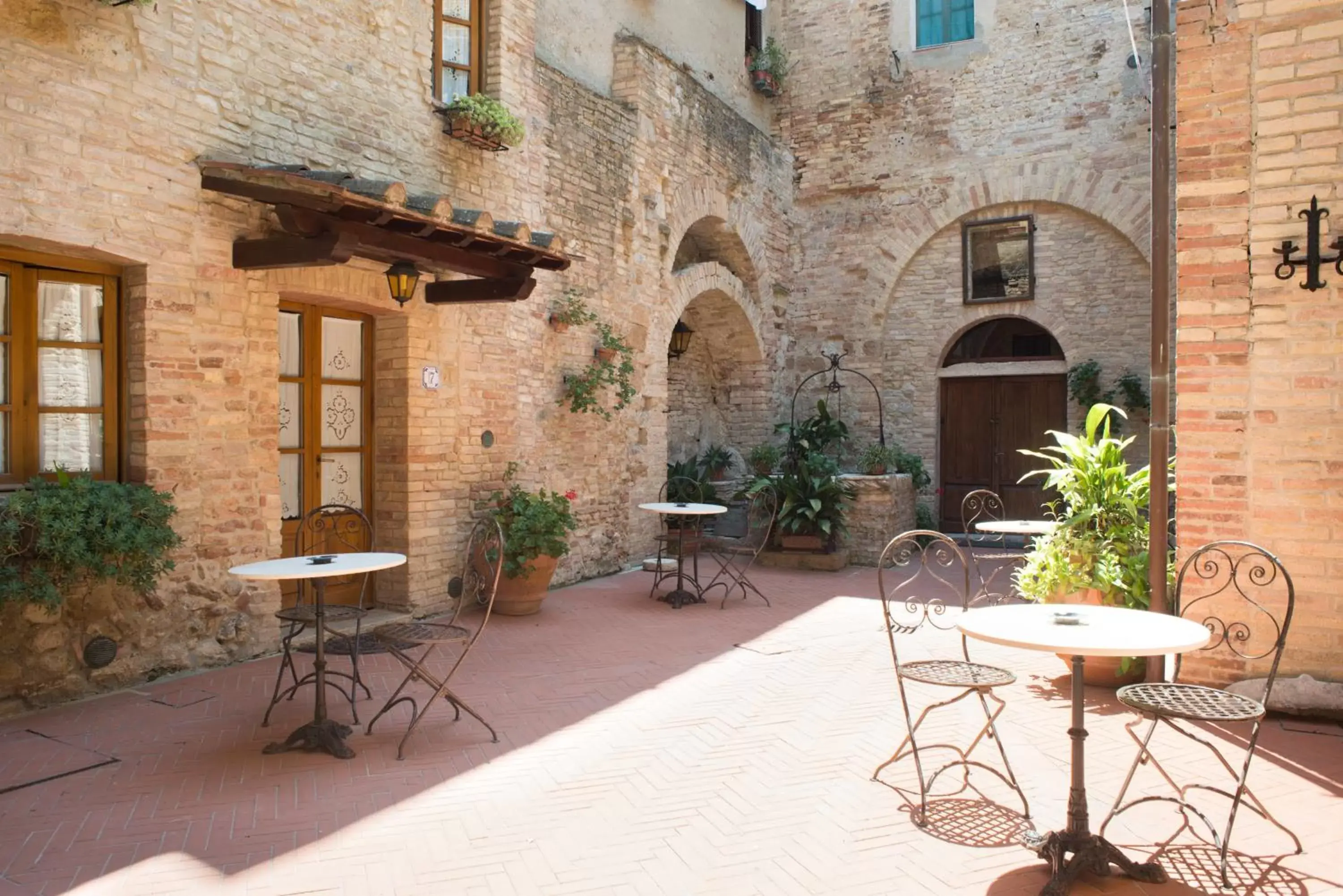 Patio, Restaurant/Places to Eat in Residenza D'Epoca Palazzo Buonaccorsi