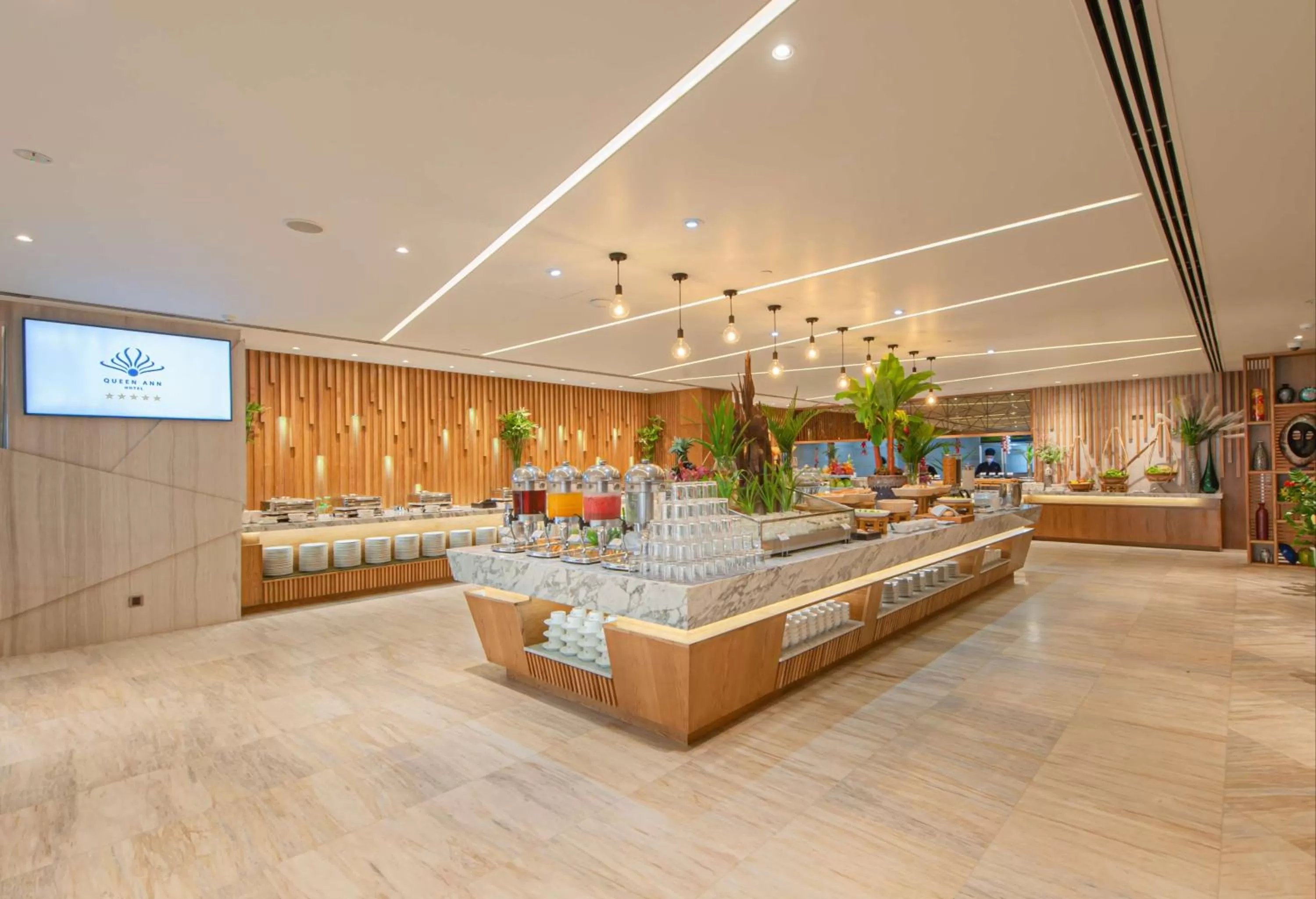 Restaurant/places to eat in Queen Ann Nha Trang Hotel