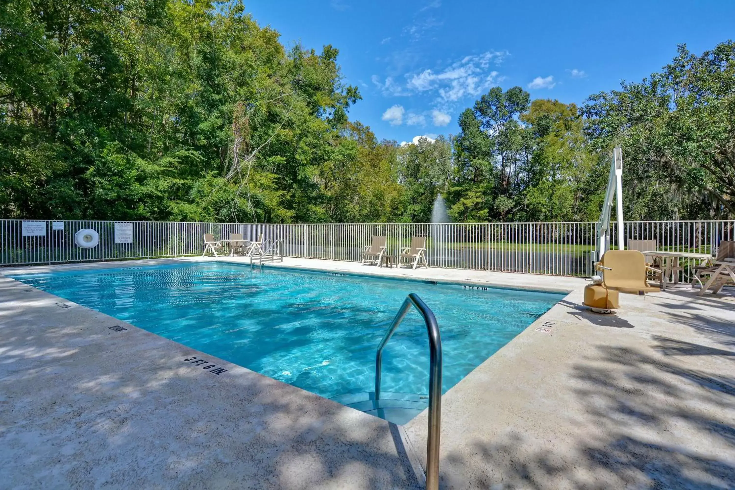 On site, Swimming Pool in Studio 6-Jacksonville, FL - Baymeadows