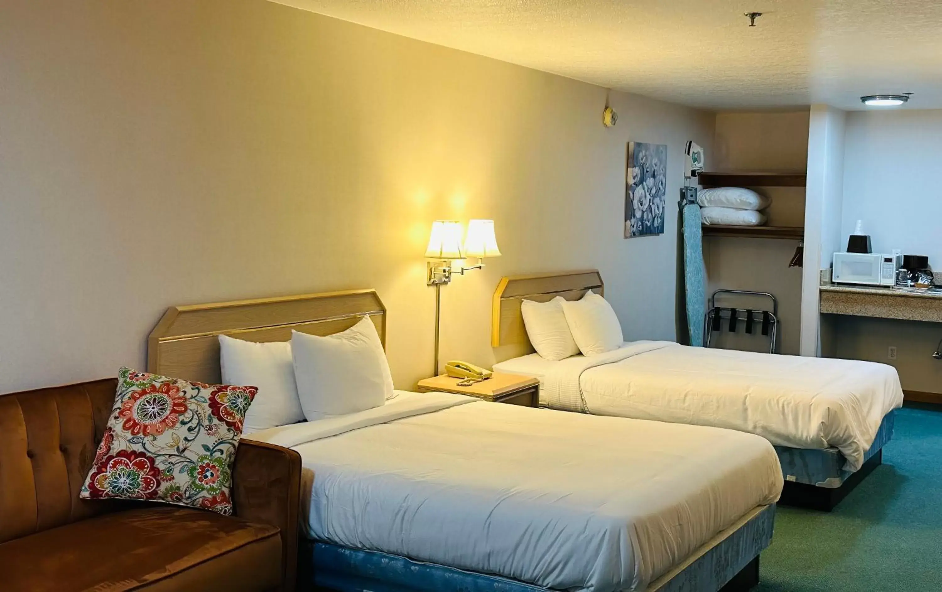 Photo of the whole room, Bed in Timberland Inn & Suites