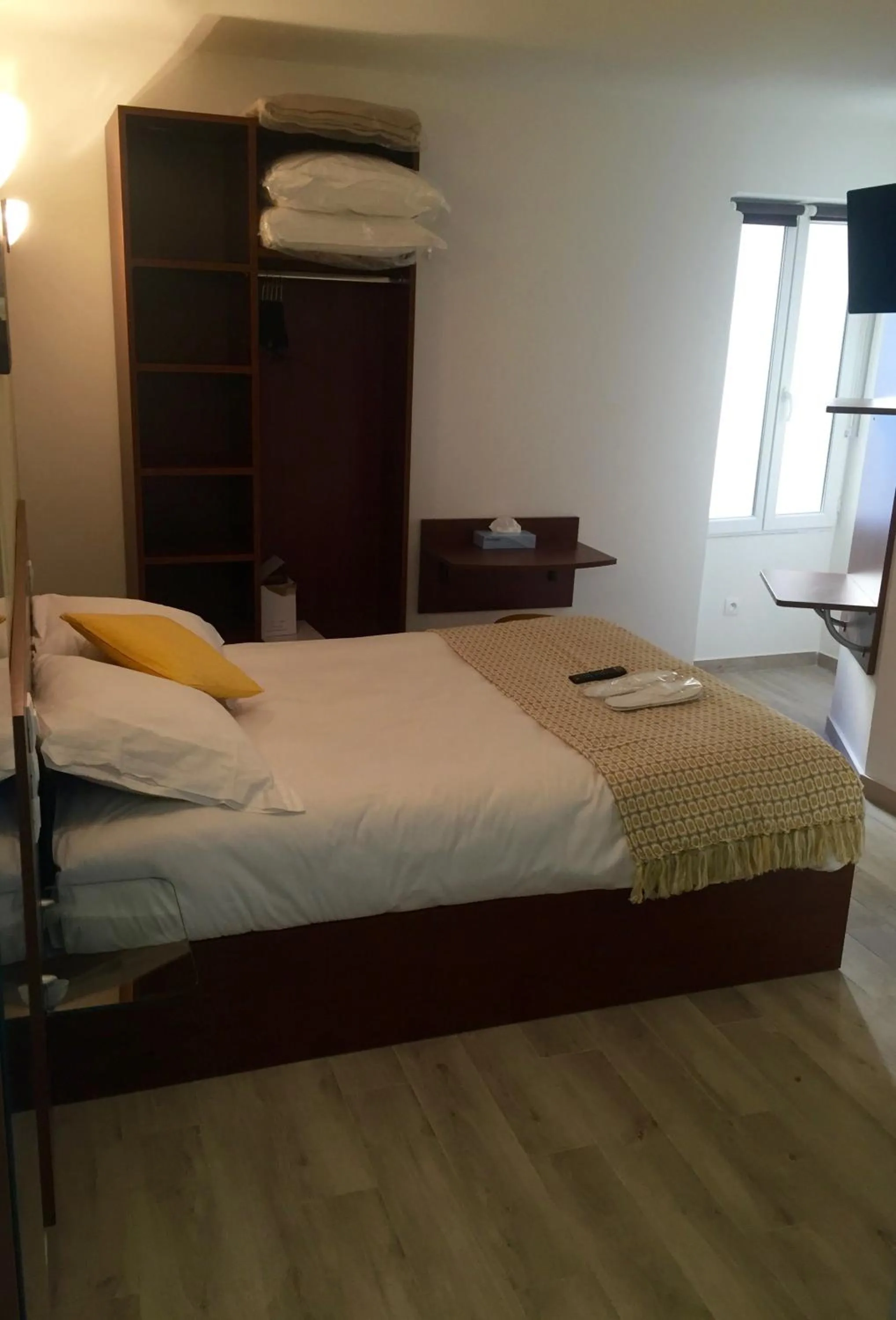 Photo of the whole room, Bed in Massilia hôtel