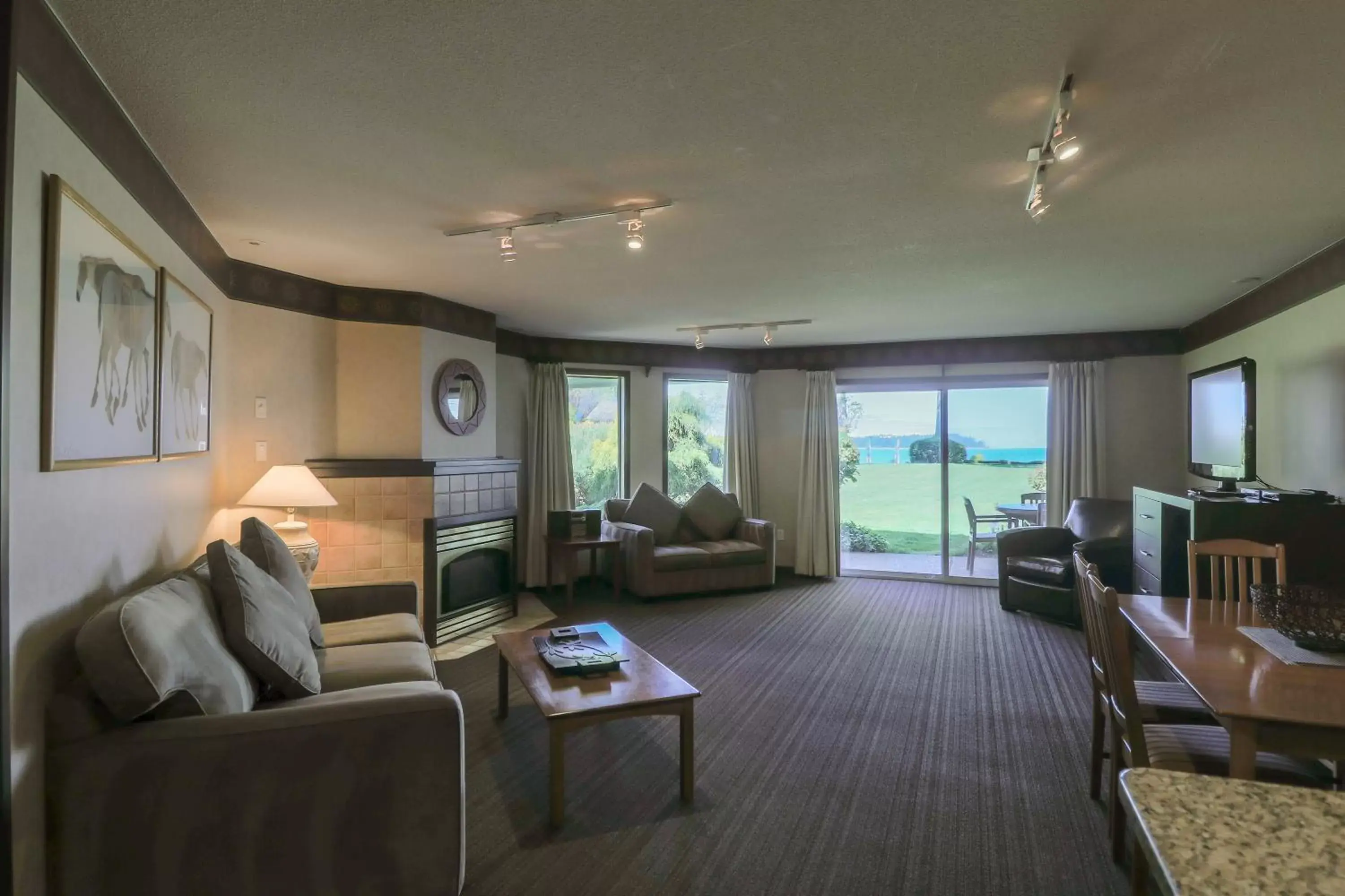 Living room, Seating Area in Pacific Shores Resort & Spa