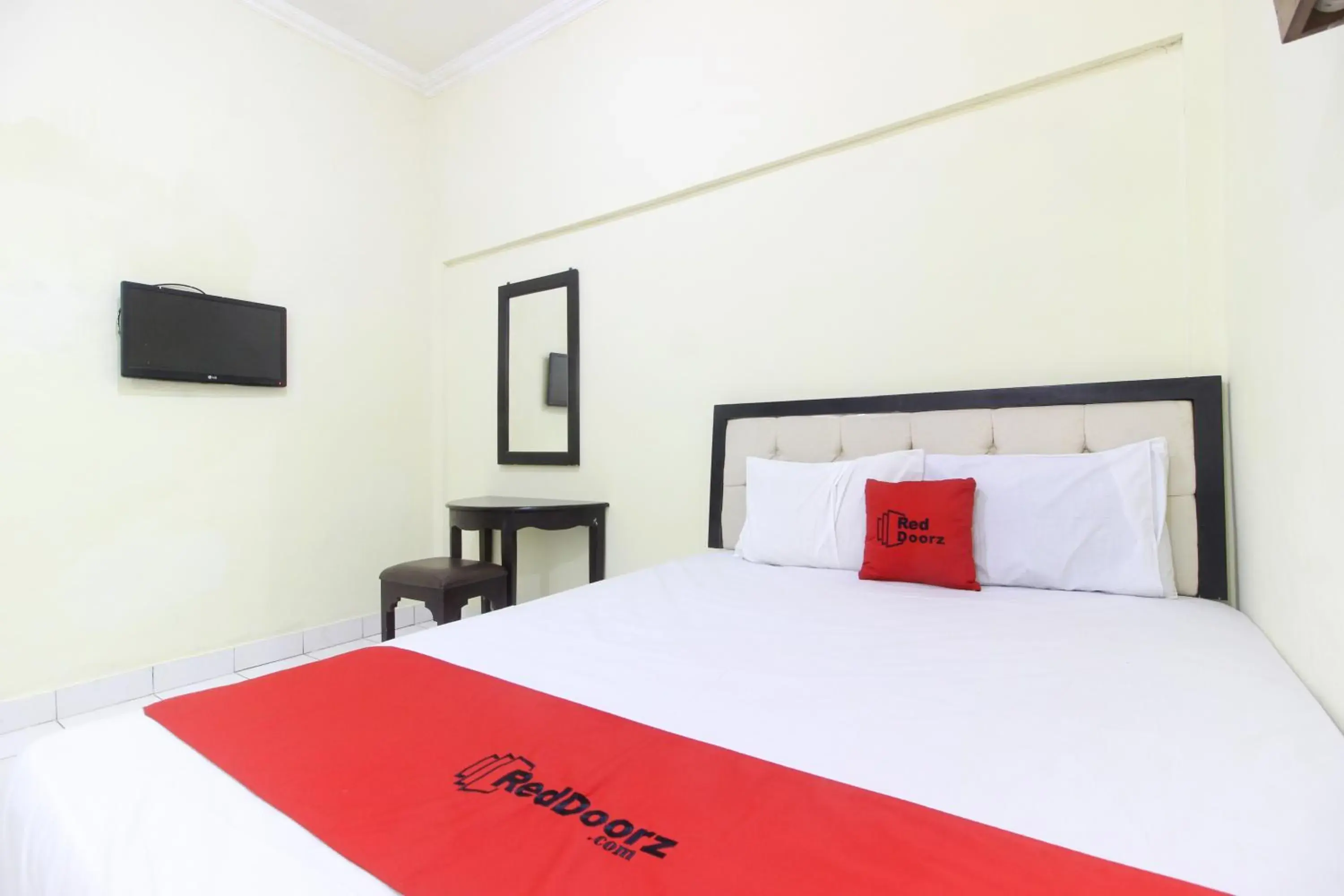 Bedroom, Bed in RedDoorz near Kranggan Tugu Jogja
