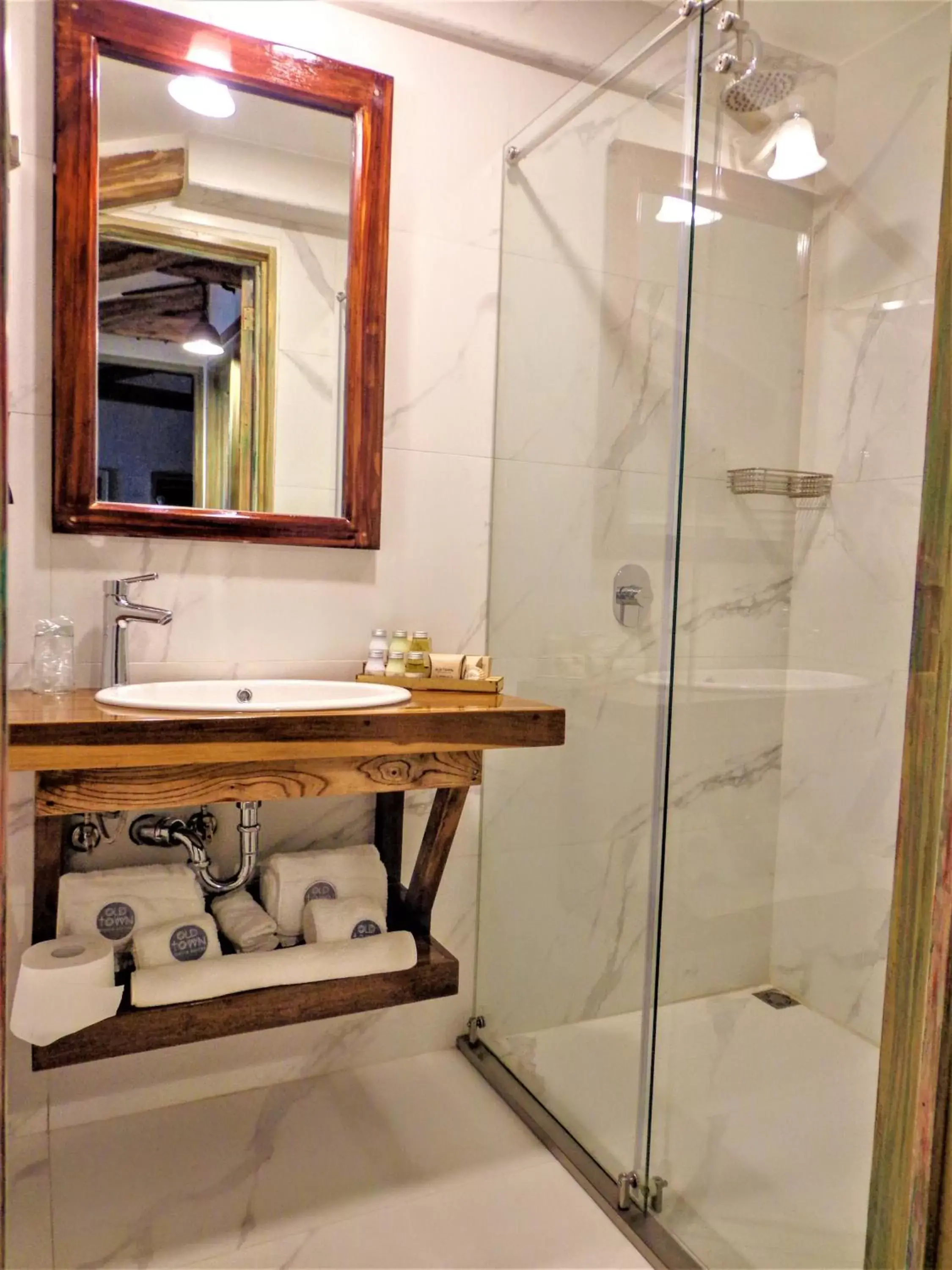 Bathroom in Old Town Quito Suites, Apartments & Boutique Hotel