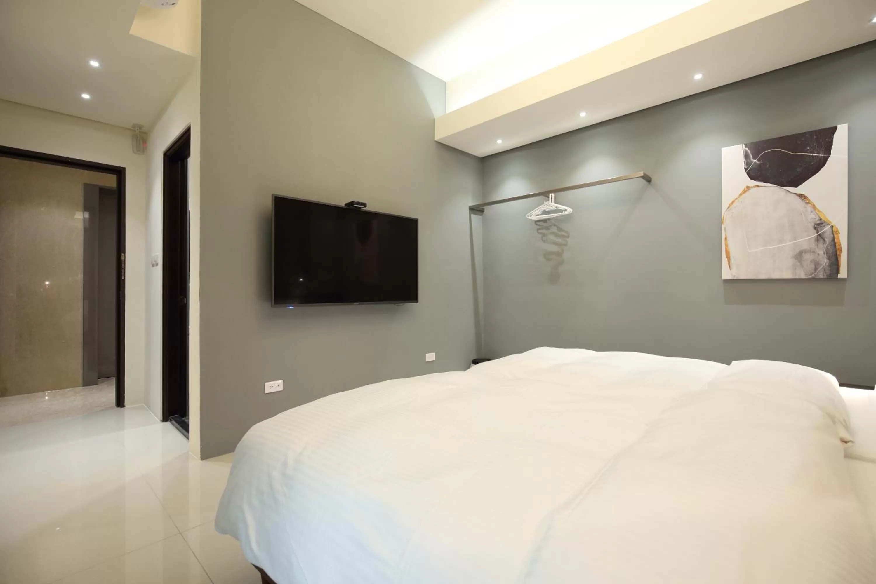 Bed in 52 travelers home (with elevator)