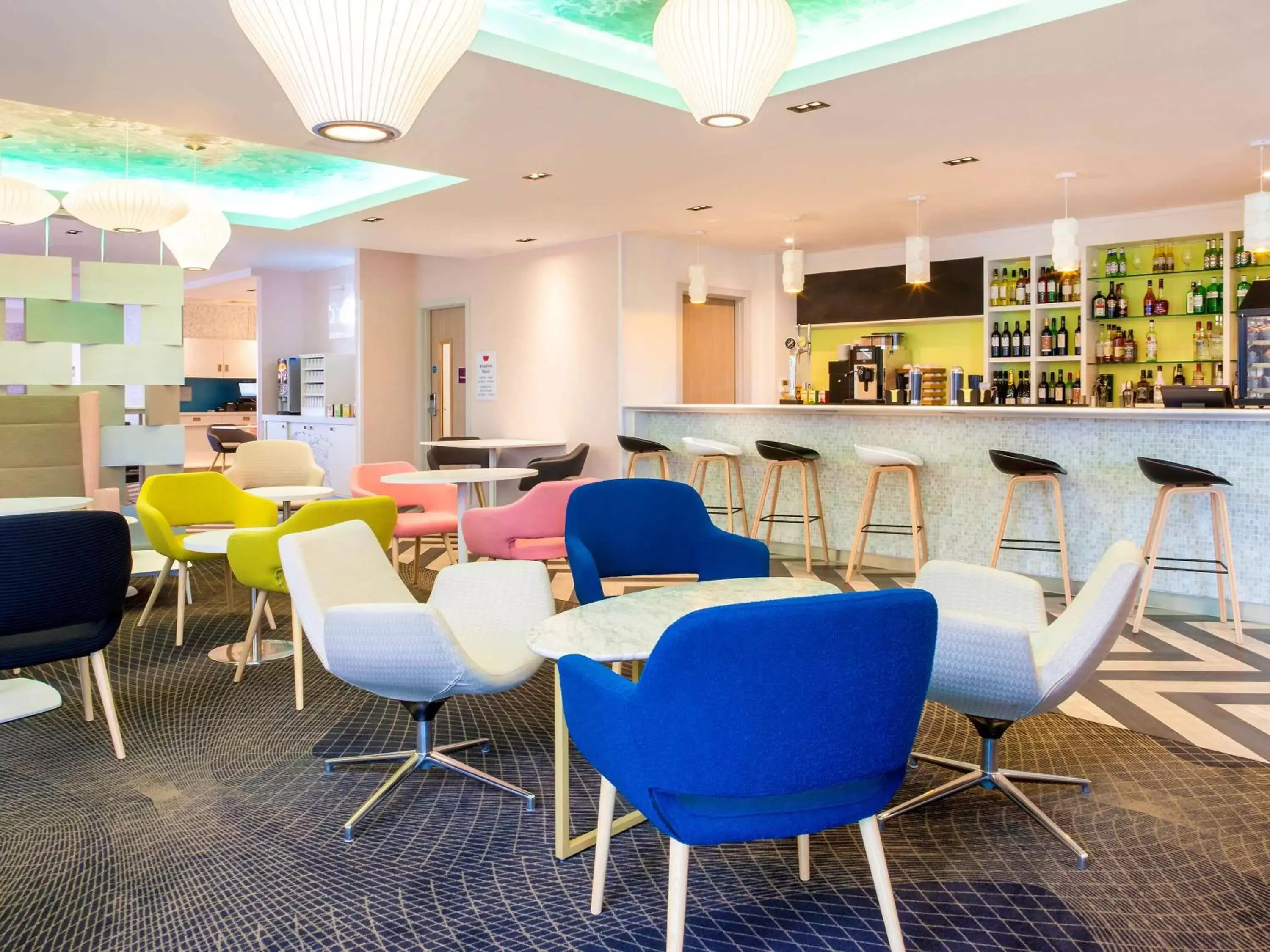 Restaurant/places to eat, Lounge/Bar in ibis Styles London Heathrow Airport