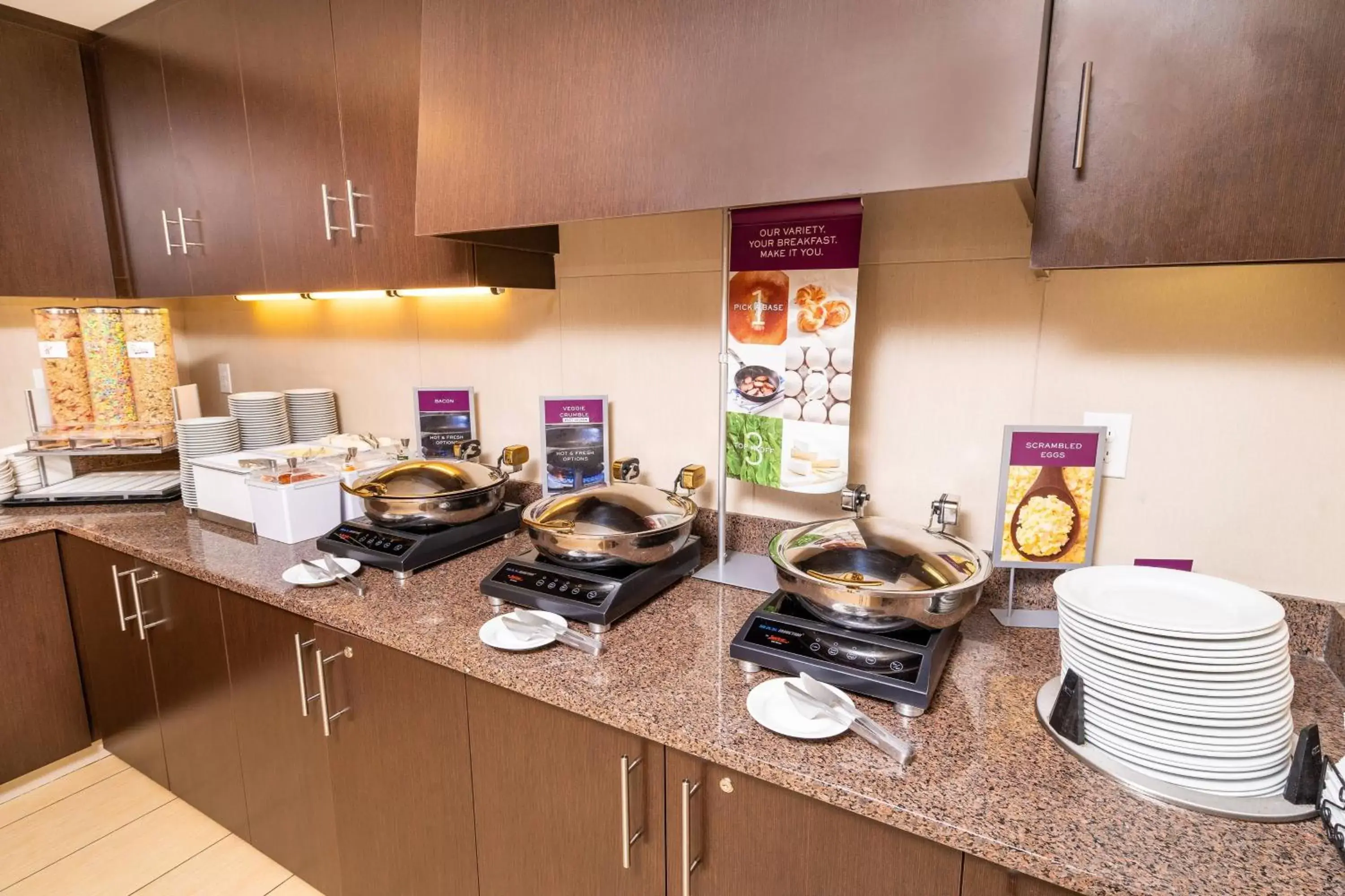 Breakfast, Kitchen/Kitchenette in Residence Inn by Marriott Albany Washington Avenue