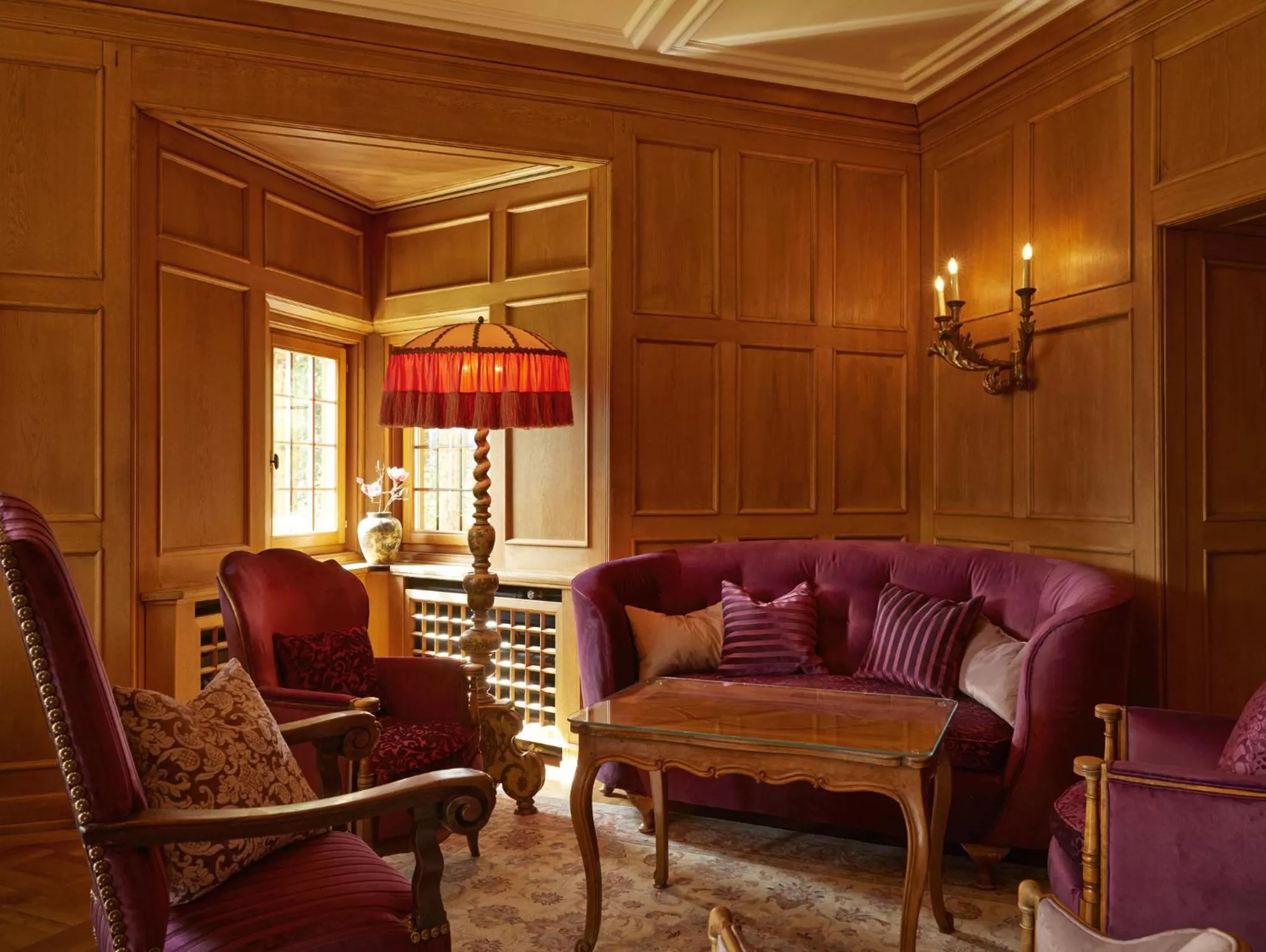 Communal lounge/ TV room in Hotel Chesa Spuondas