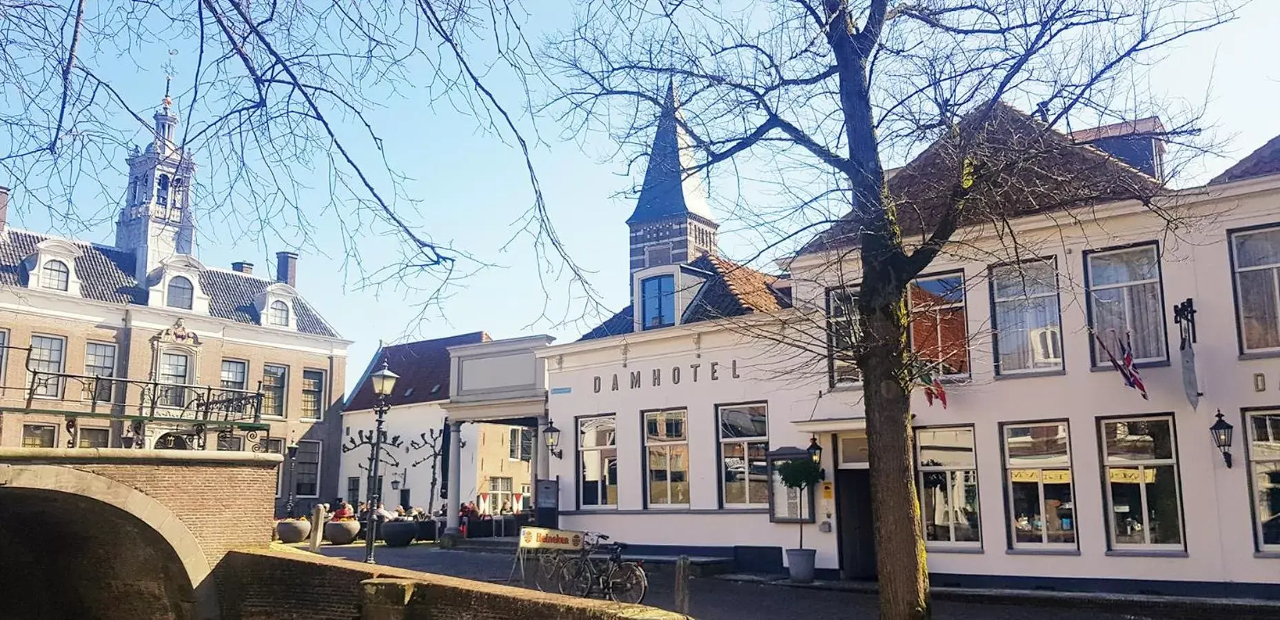 Restaurant/places to eat, Property Building in l'Auberge Damhotel