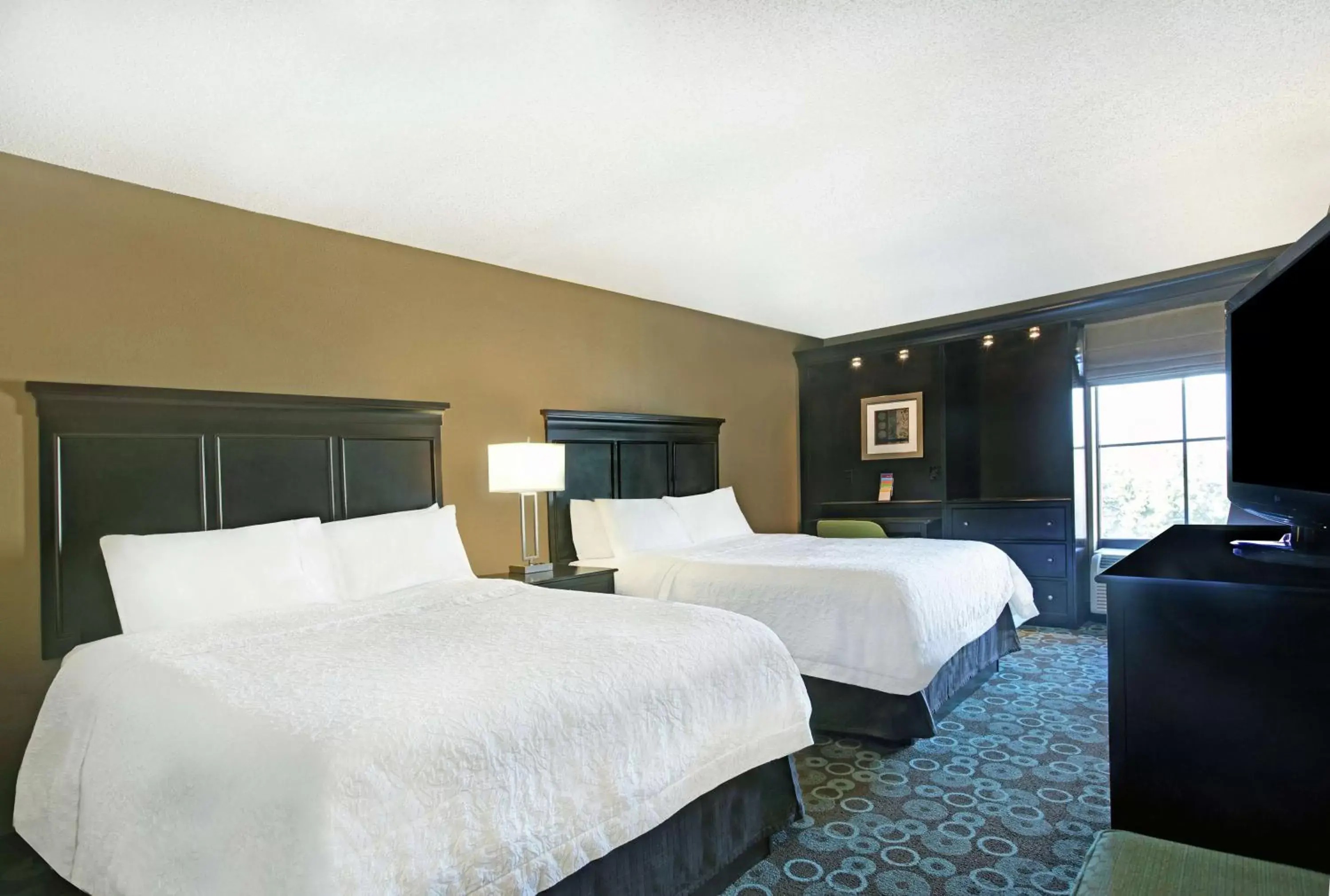 Bedroom, Bed in Hampton Inn Biloxi Beach Boulevard