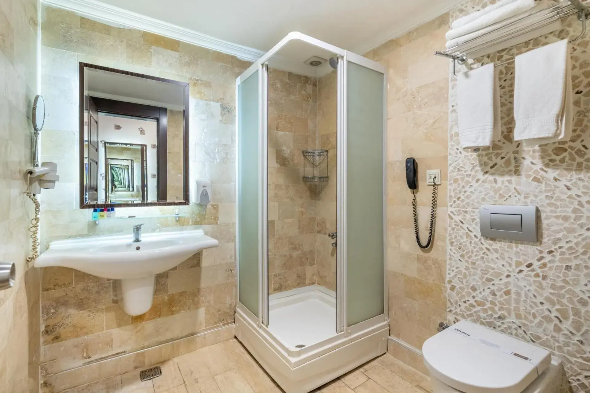 Shower, Bathroom in Buyuk Velic Hotel