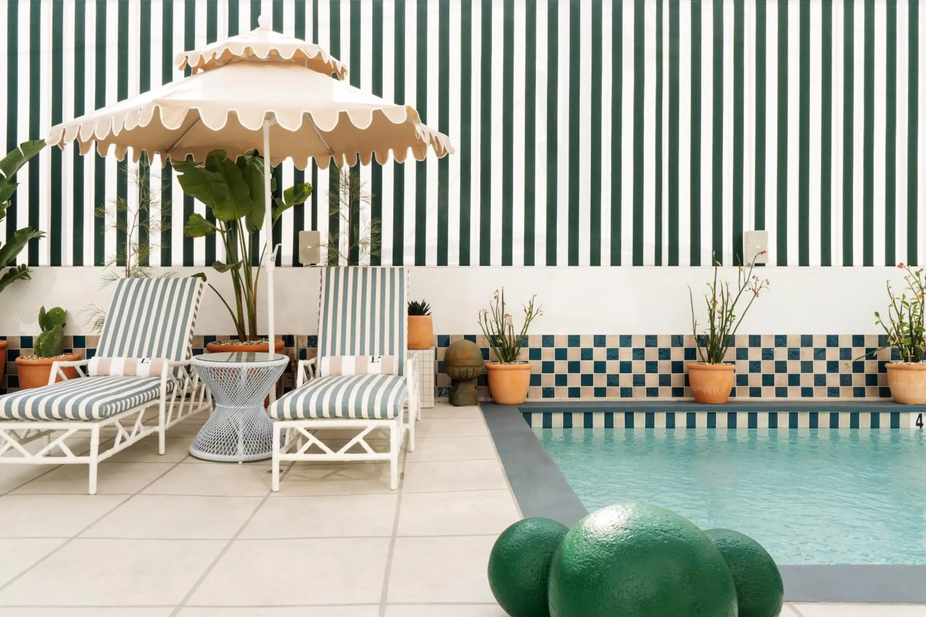 Swimming pool in Palihouse West Hollywood