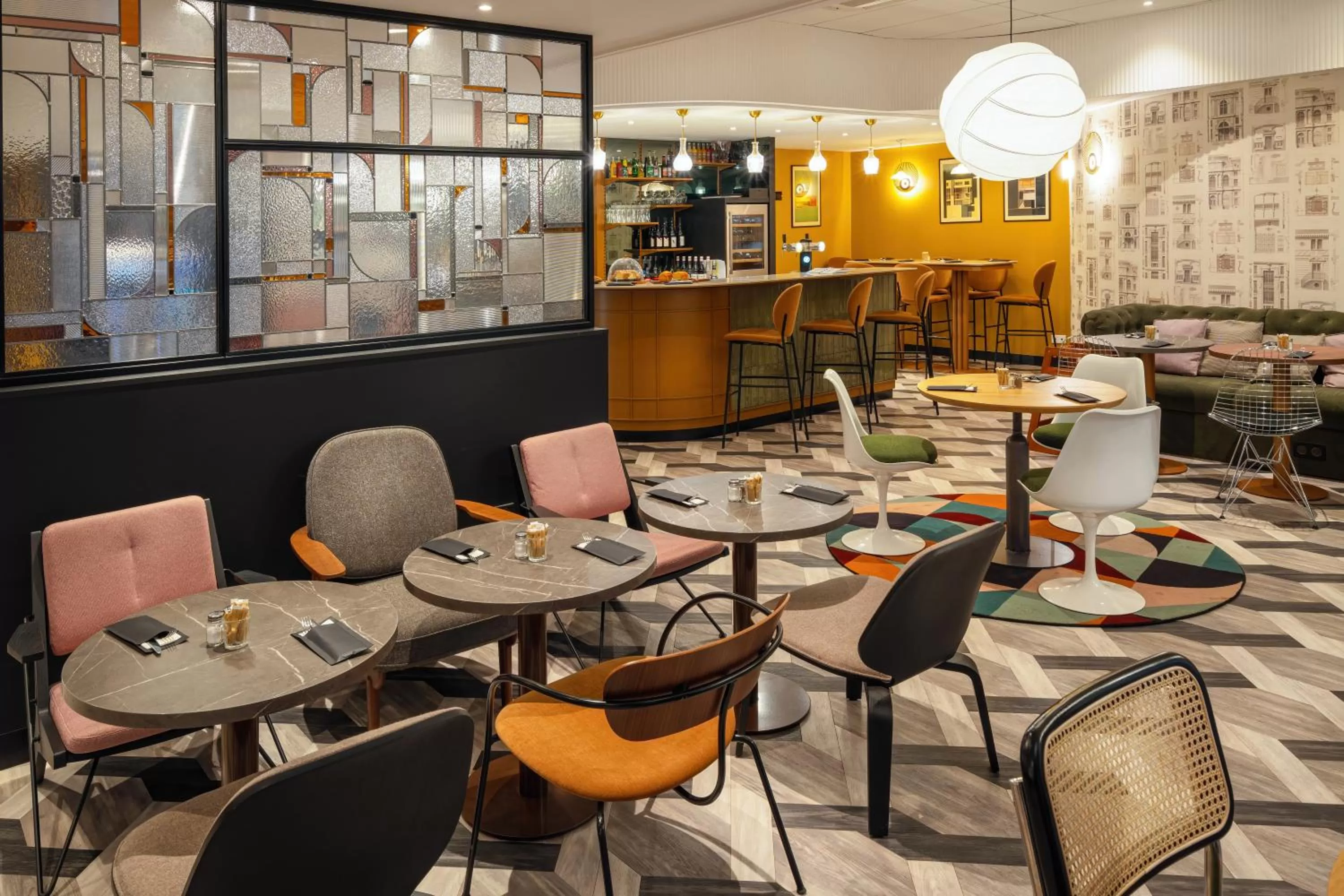 Lounge or bar in Le Splendid Hotel Lac D'Annecy - Handwritten Collection