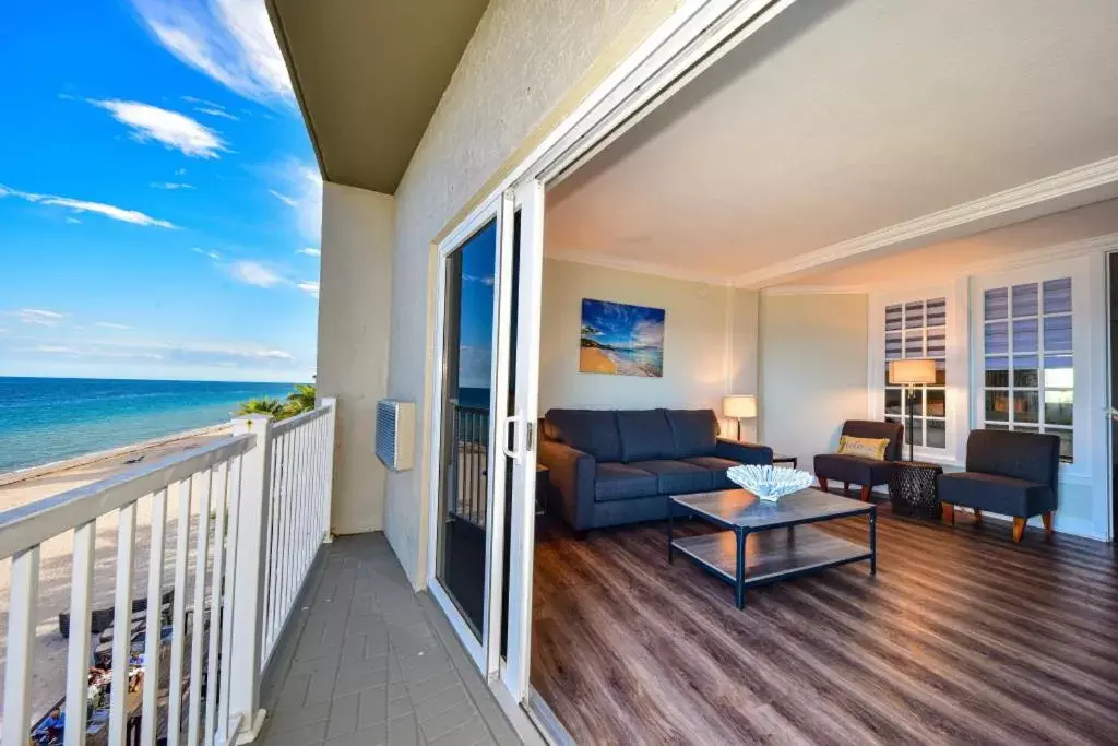 Balcony/Terrace in Sun Tower Hotel & Suites on the Beach