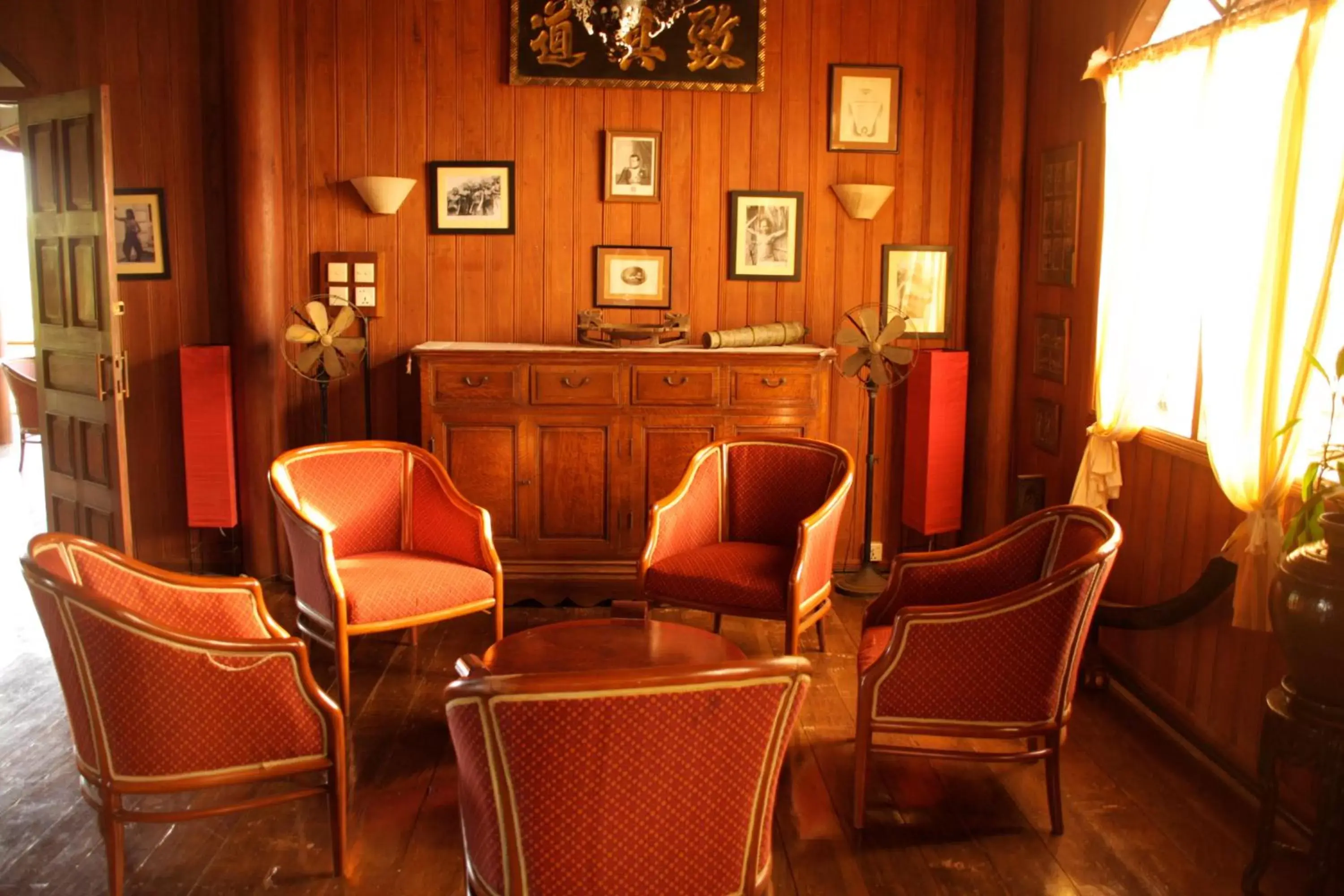 Living room, Seating Area in Terres Rouges Lodge