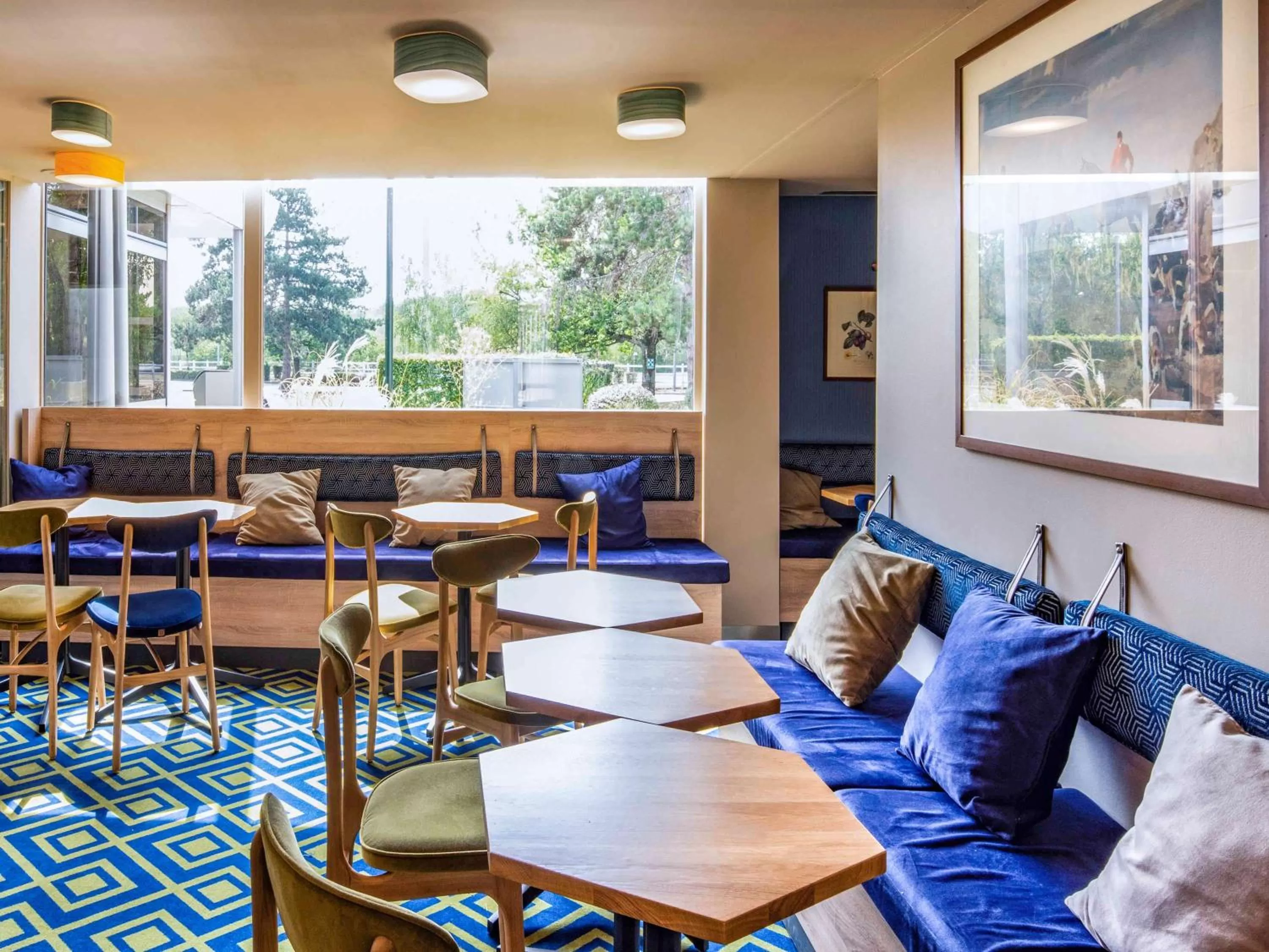 Lounge or bar in Novotel Orléans Chemins De Sologne Demeures De Campagne