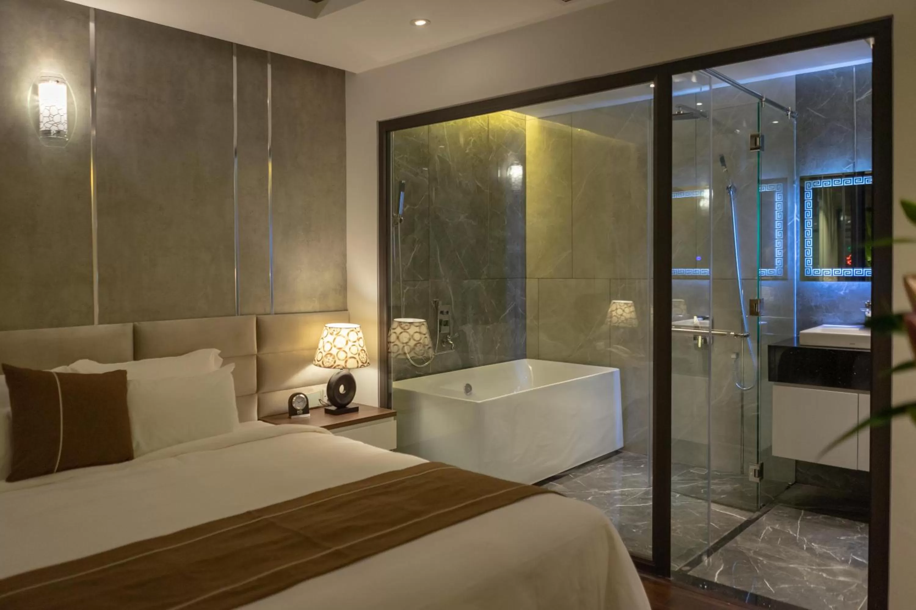 Shower, Bed in KP Hotel