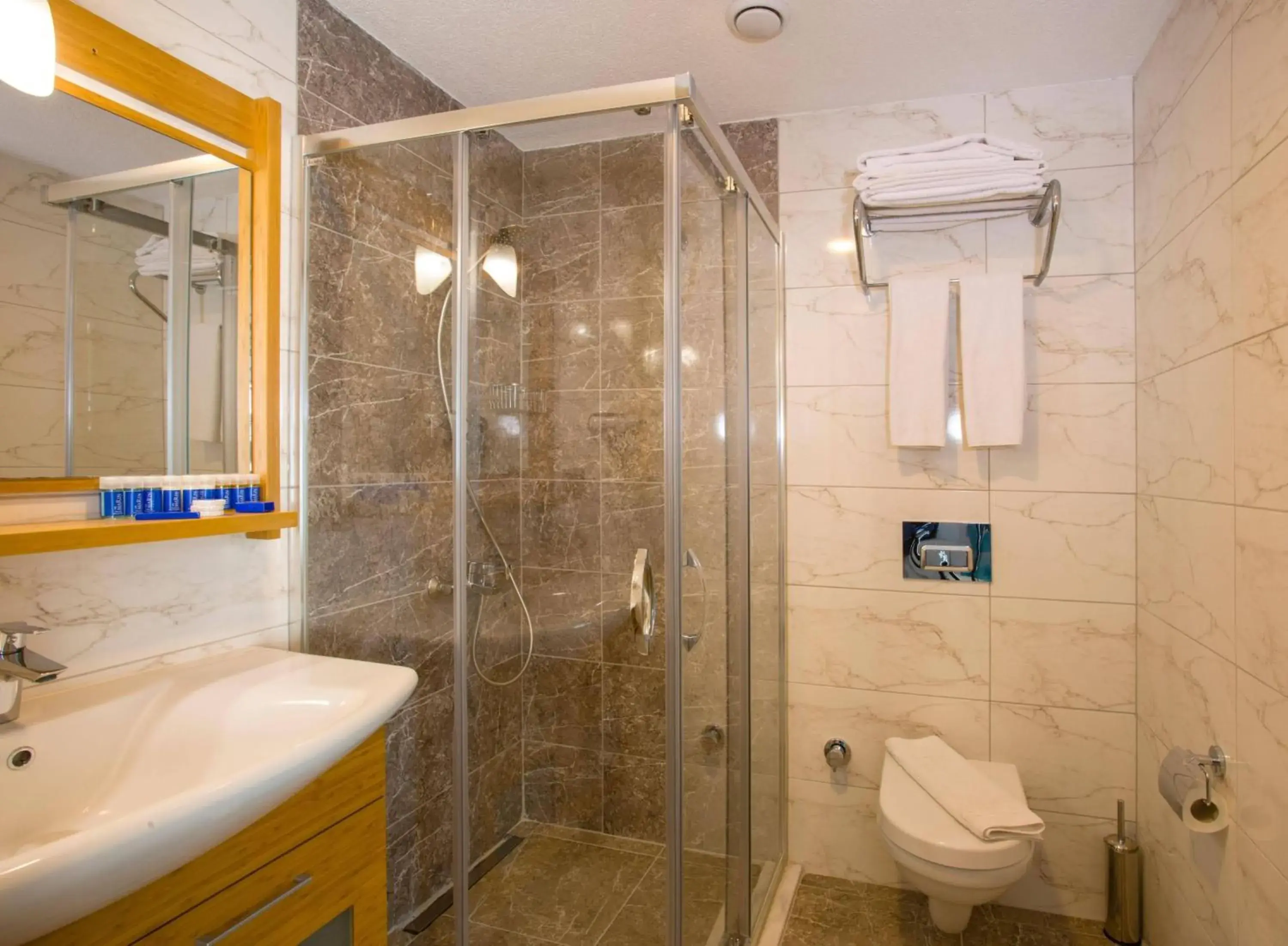 Shower in My Marin Otel Shower in My Marin Otel