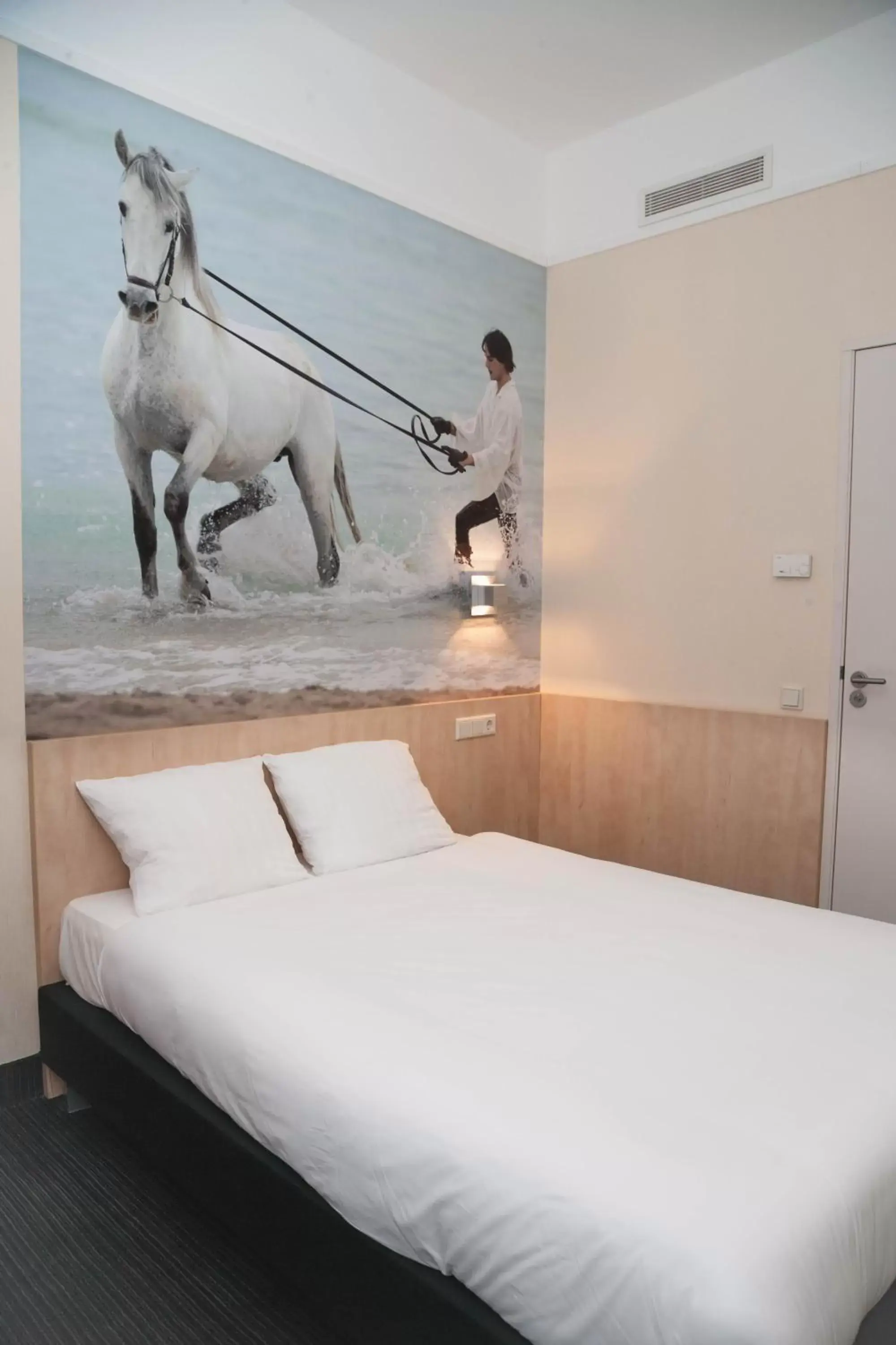 Small Double Room in Hotel Iron Horse Amsterdam