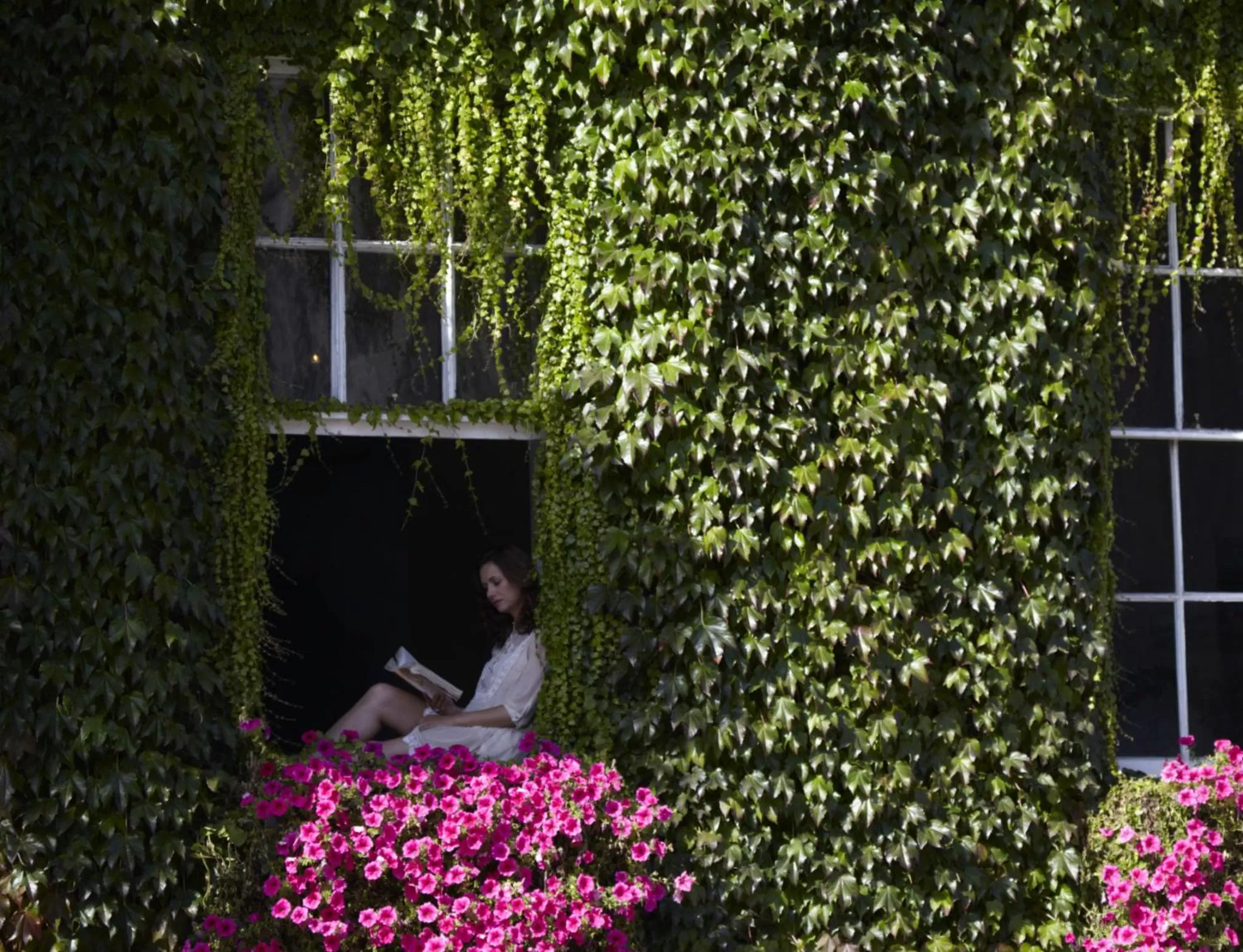 Facade/entrance in Angel Hotel