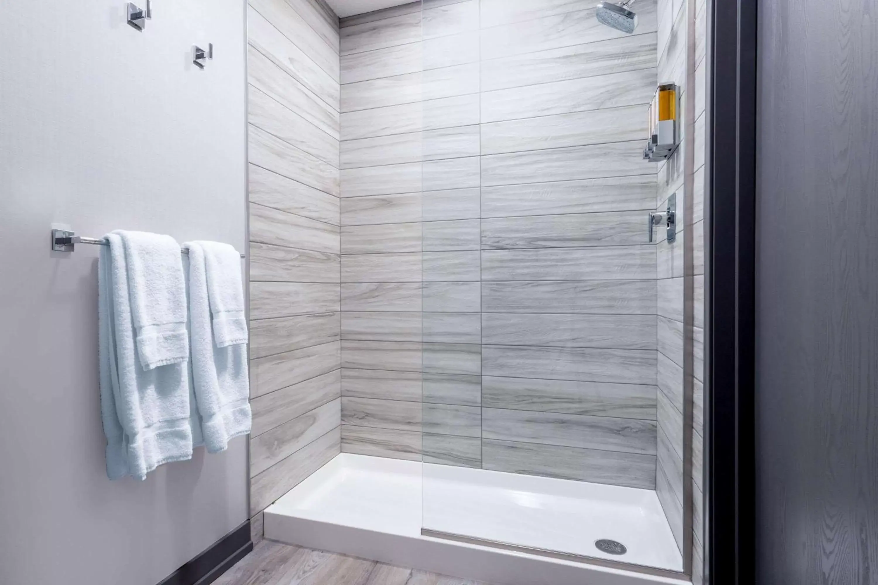 Shower, Bathroom in Travelodge by Wyndham Elkhart