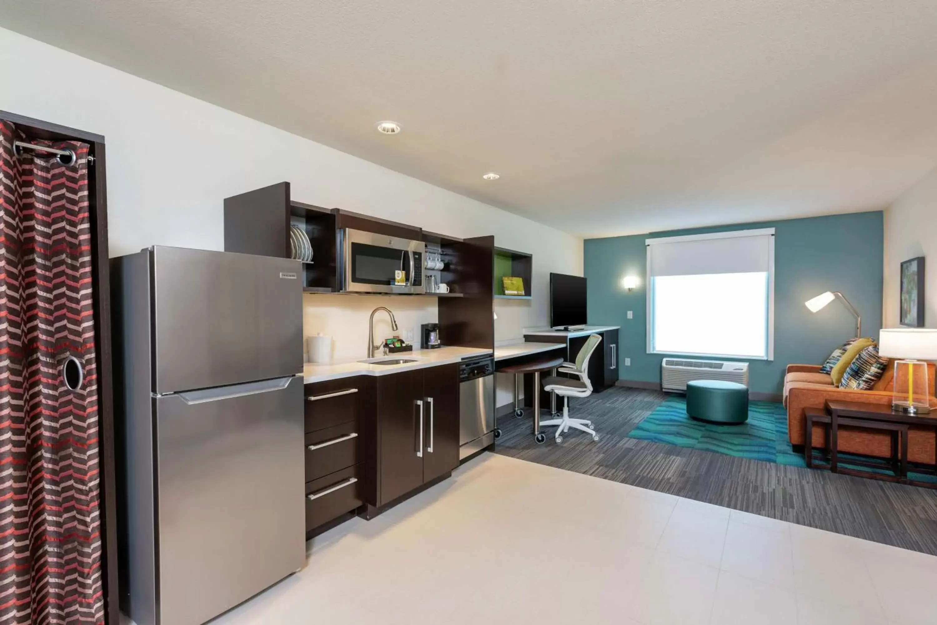 Bedroom, Kitchen/Kitchenette in Home2 Suites By Hilton Appleton, Wi