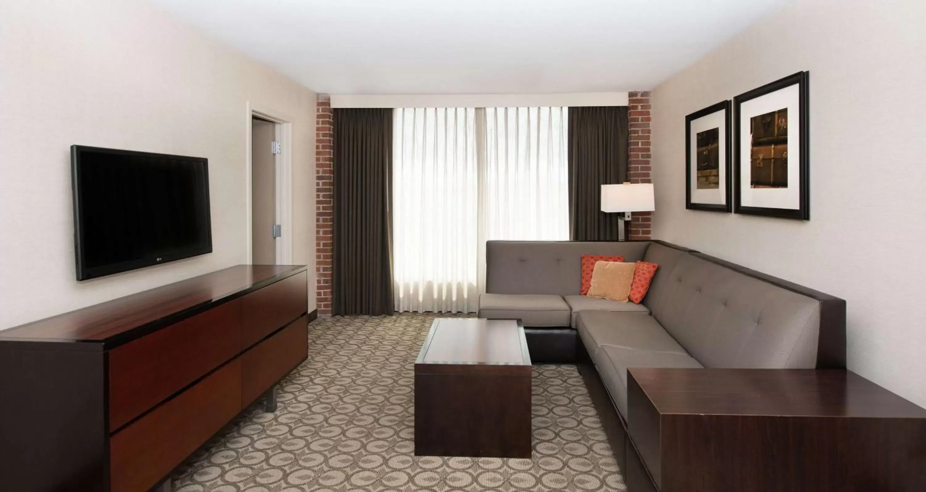 Living room, Seating Area in DoubleTree Hotel & Suites Charleston Airport