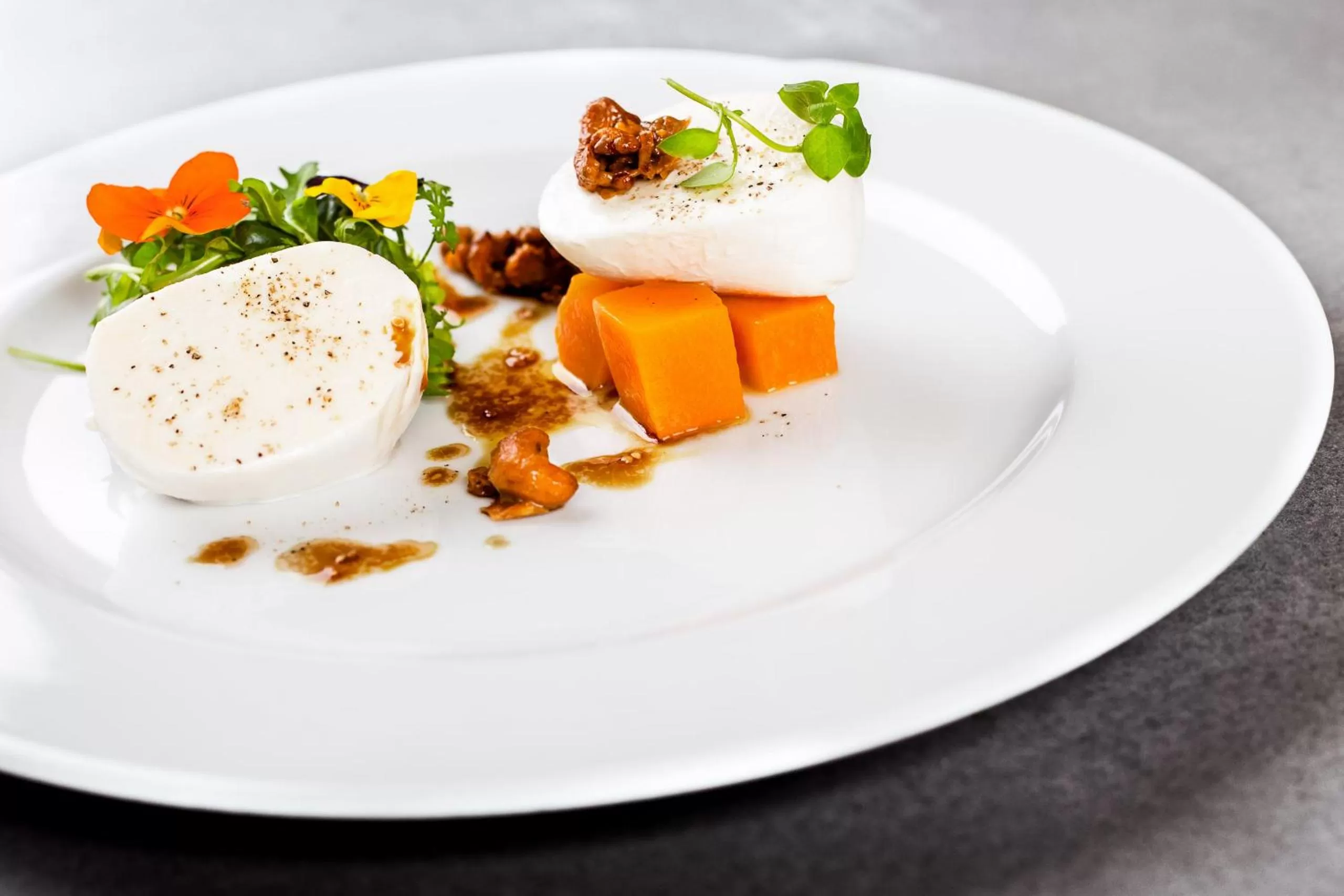 Restaurant/places to eat in Retro Riverside Wellness Resort